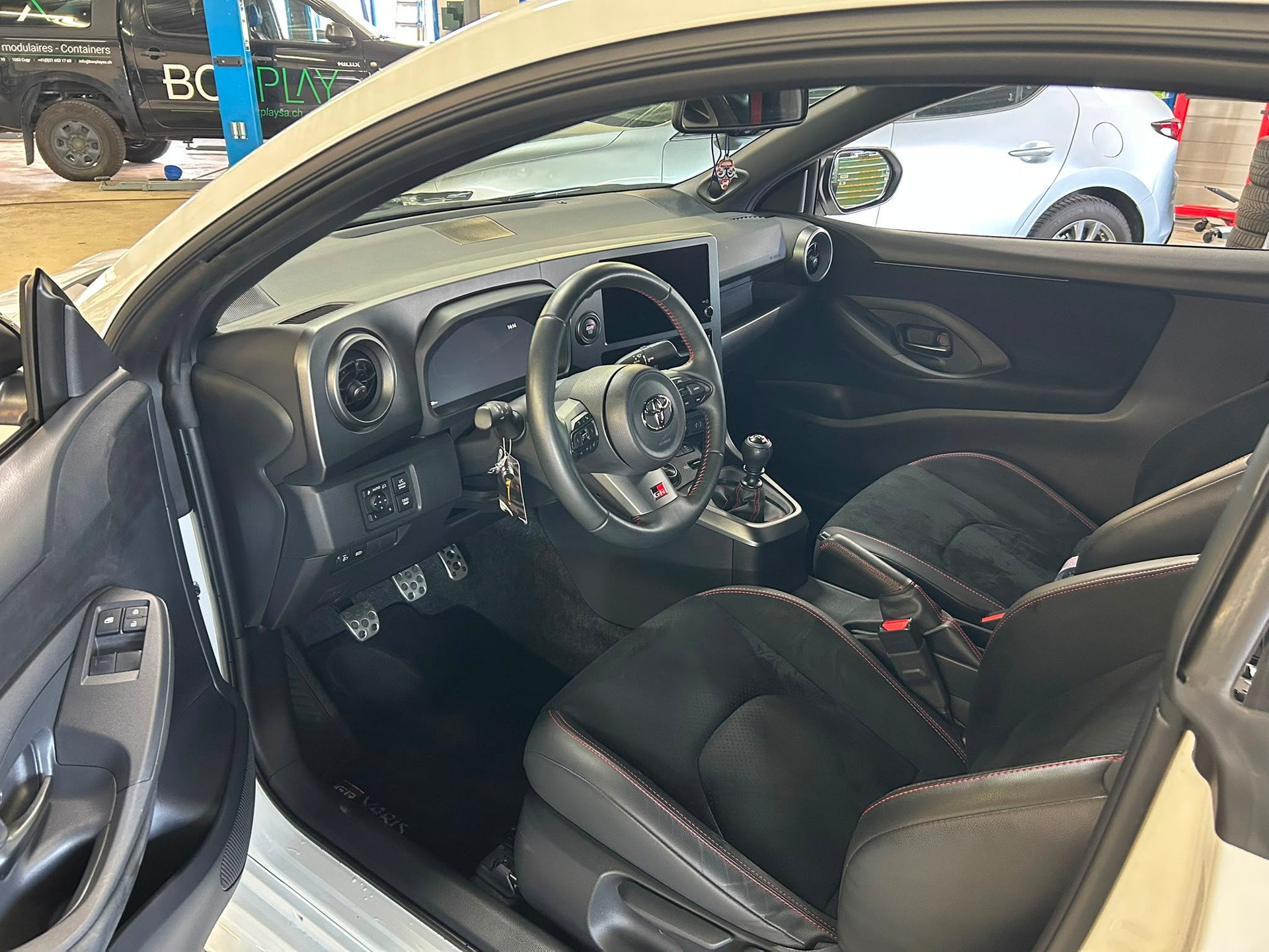 TOYOTA Yaris 1.6 GR Sport-image-8
