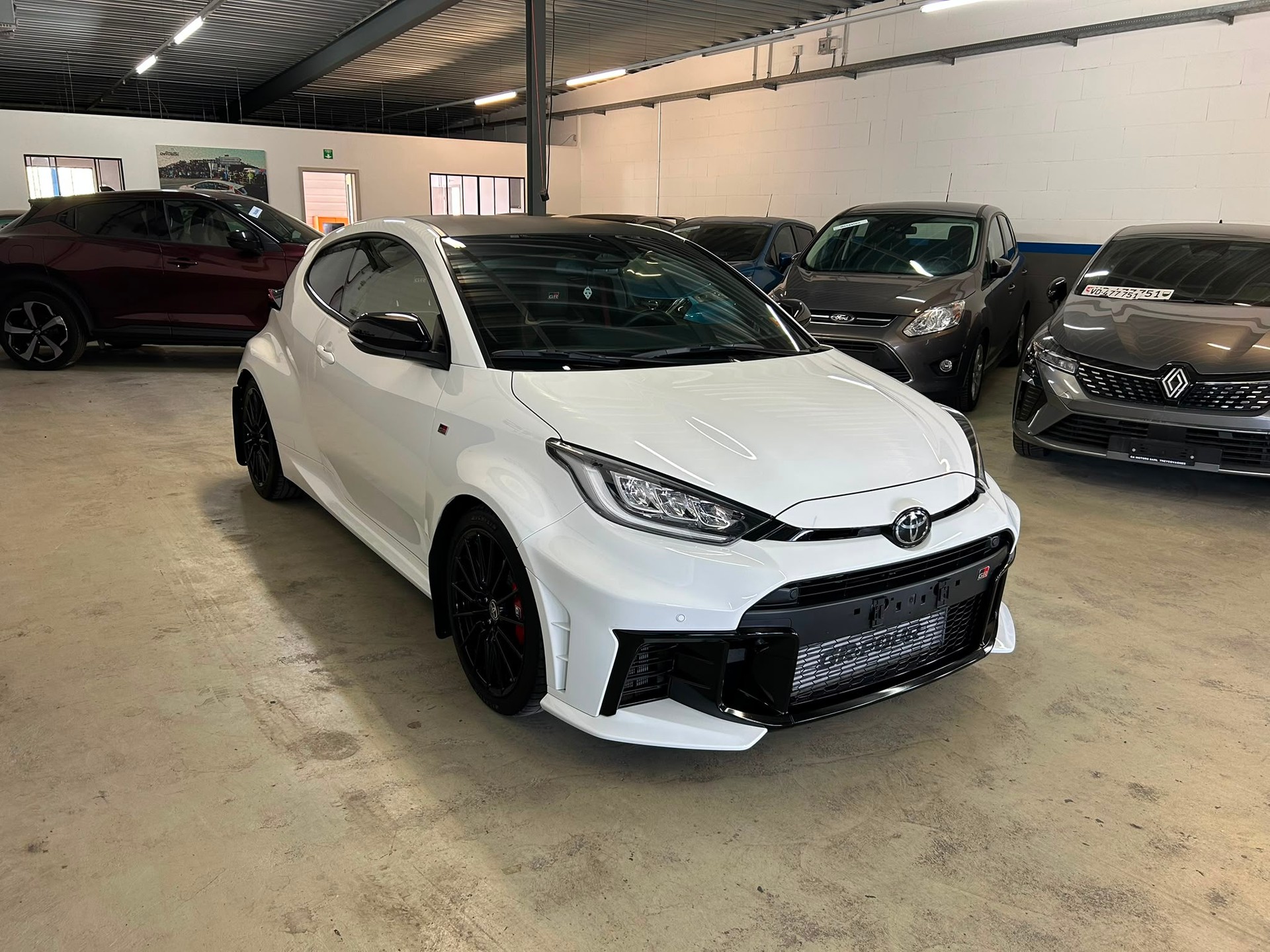 TOYOTA Yaris 1.6 GR Sport-image-2