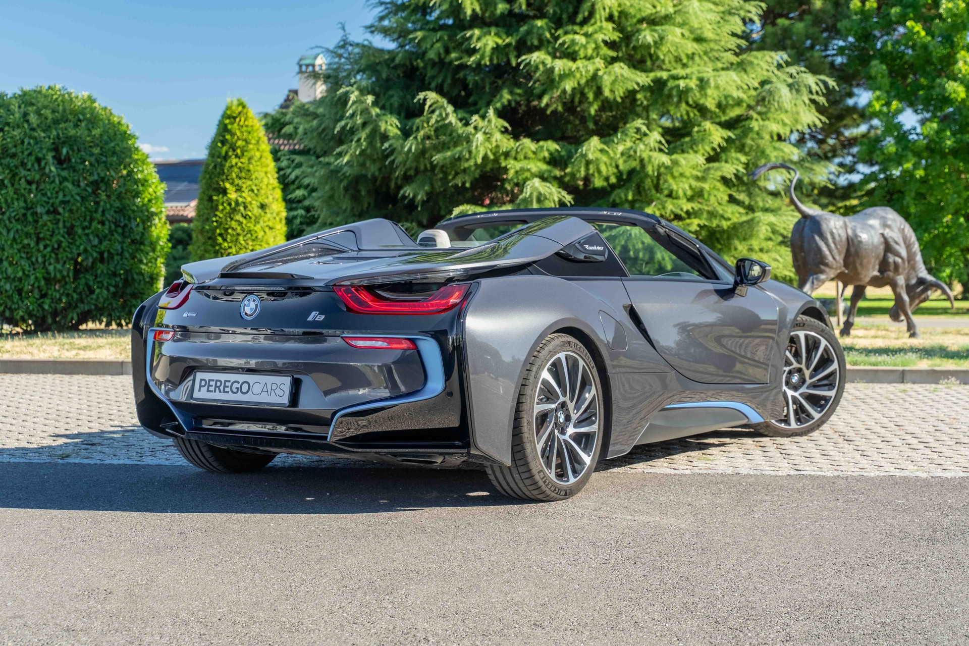 BMW i8 Roadster-image-6