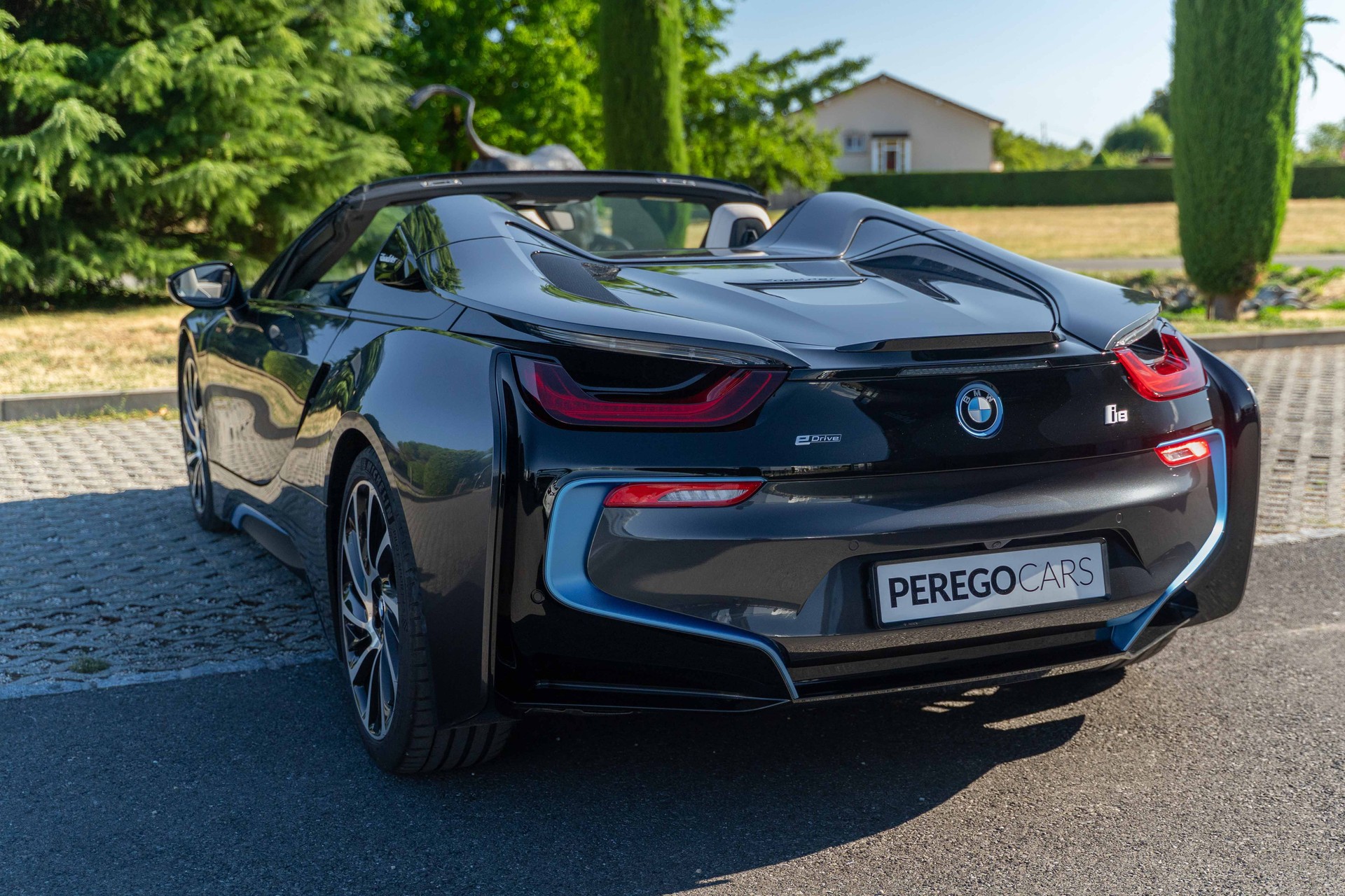 BMW i8 Roadster-image-9