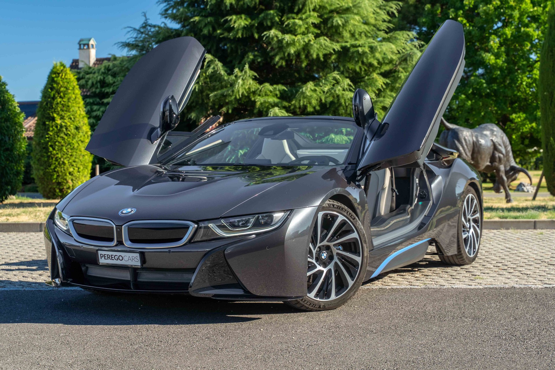 BMW i8 Roadster-image-0