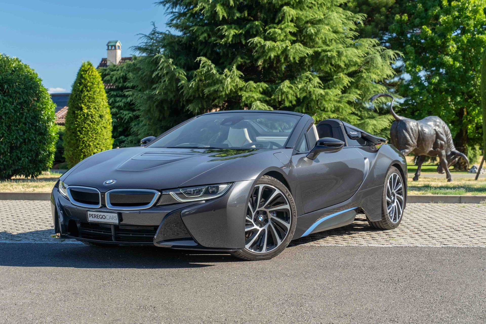 BMW i8 Roadster-image-2