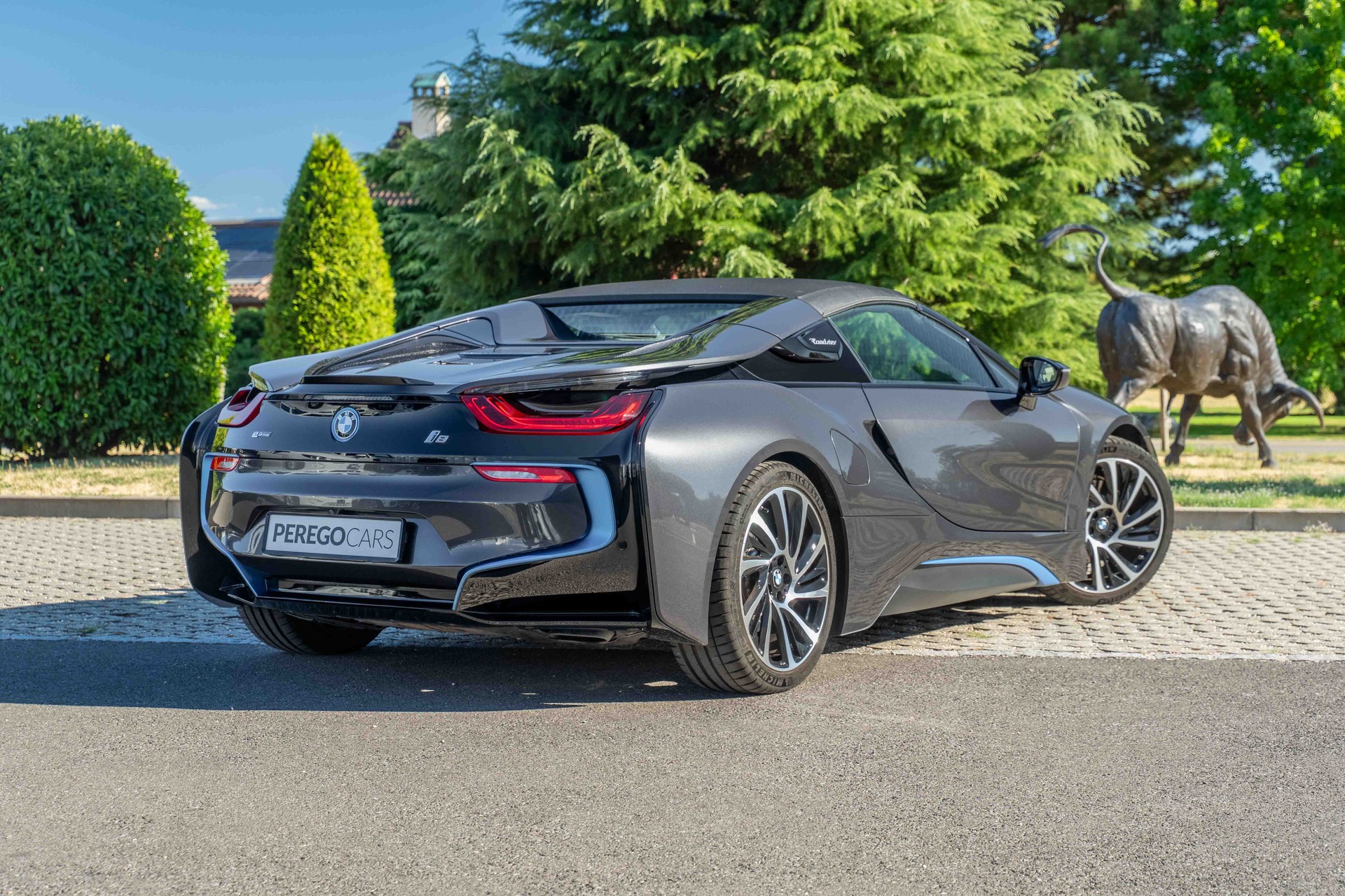 BMW i8 Roadster-image-7