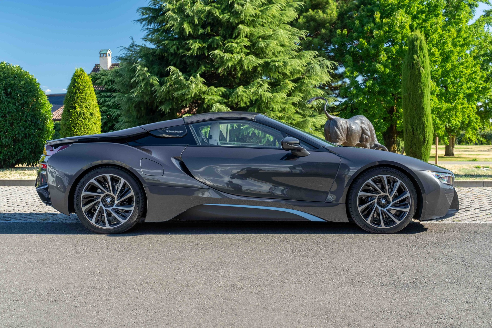 BMW i8 Roadster-image-4