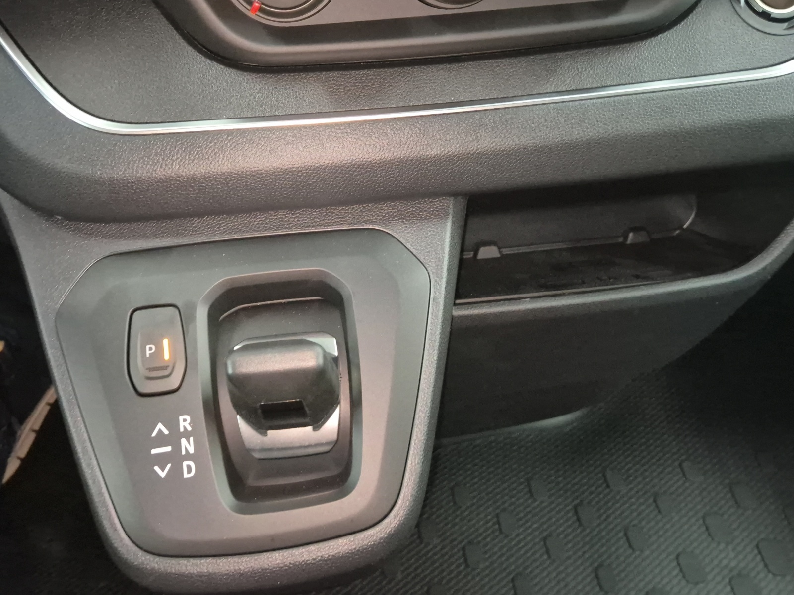RENAULT Trafic Red 2.0 dCi 150 L2H1 Automat-image-13