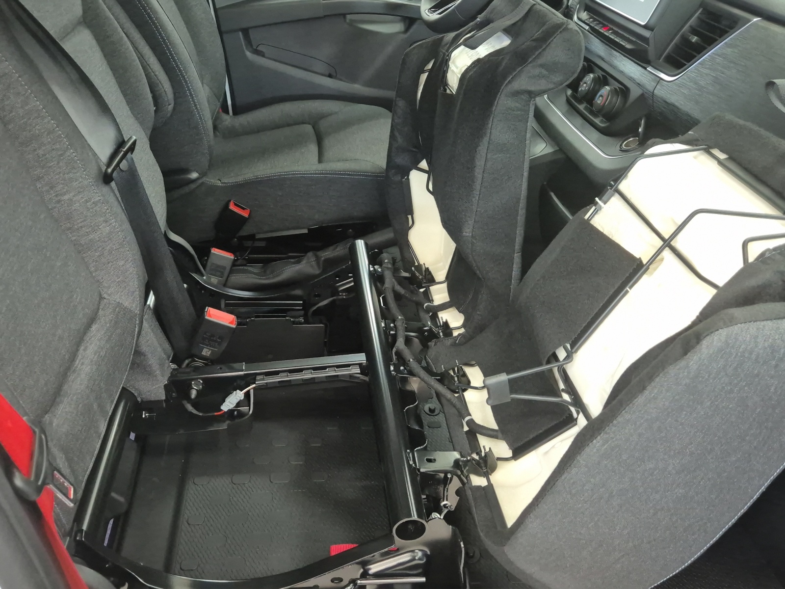 RENAULT Trafic Red 2.0 dCi 150 L2H1 Automat-image-8