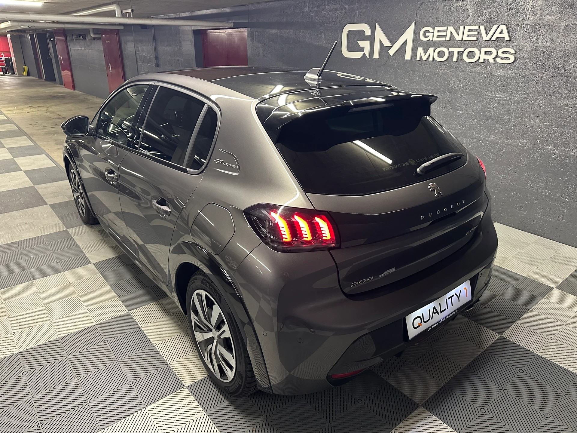 PEUGEOT 208 1.2 PureTech GT Line EAT8-image-5