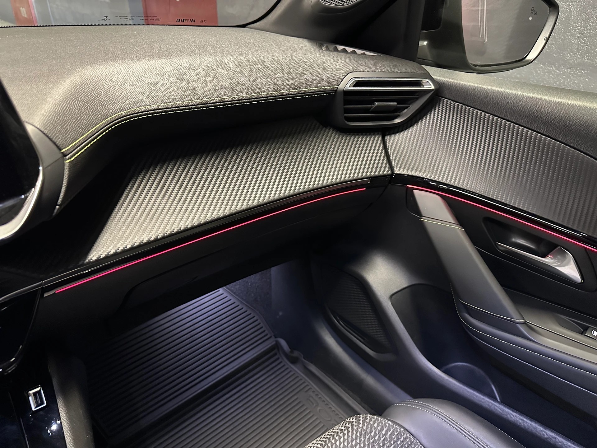 PEUGEOT 208 1.2 PureTech GT Line EAT8-image-15