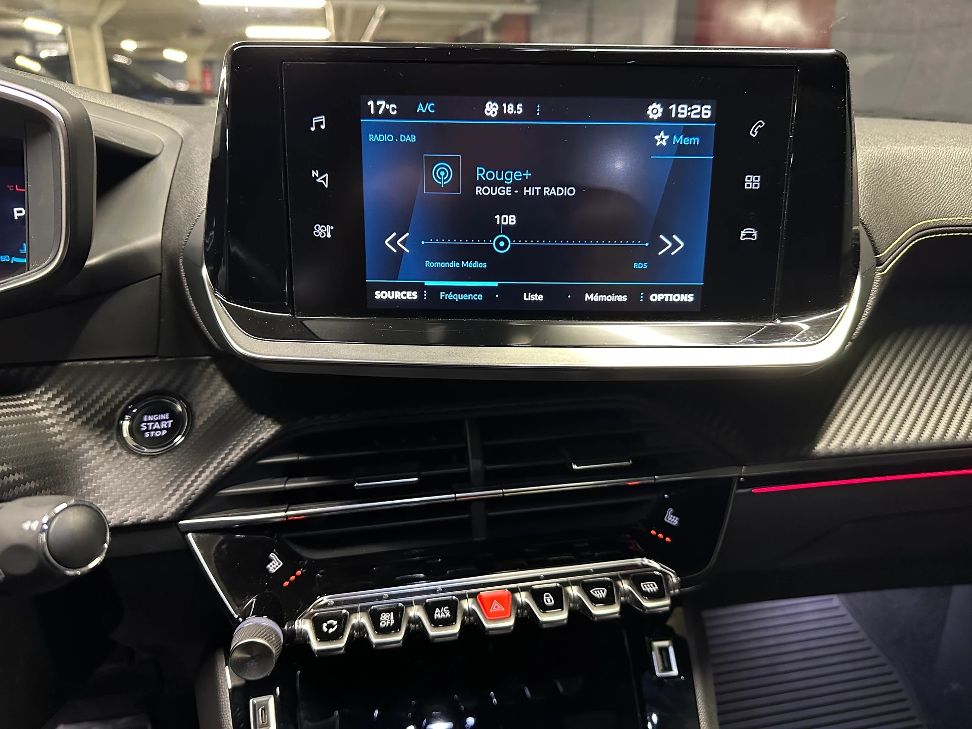 PEUGEOT 208 1.2 PureTech GT Line EAT8-image-12