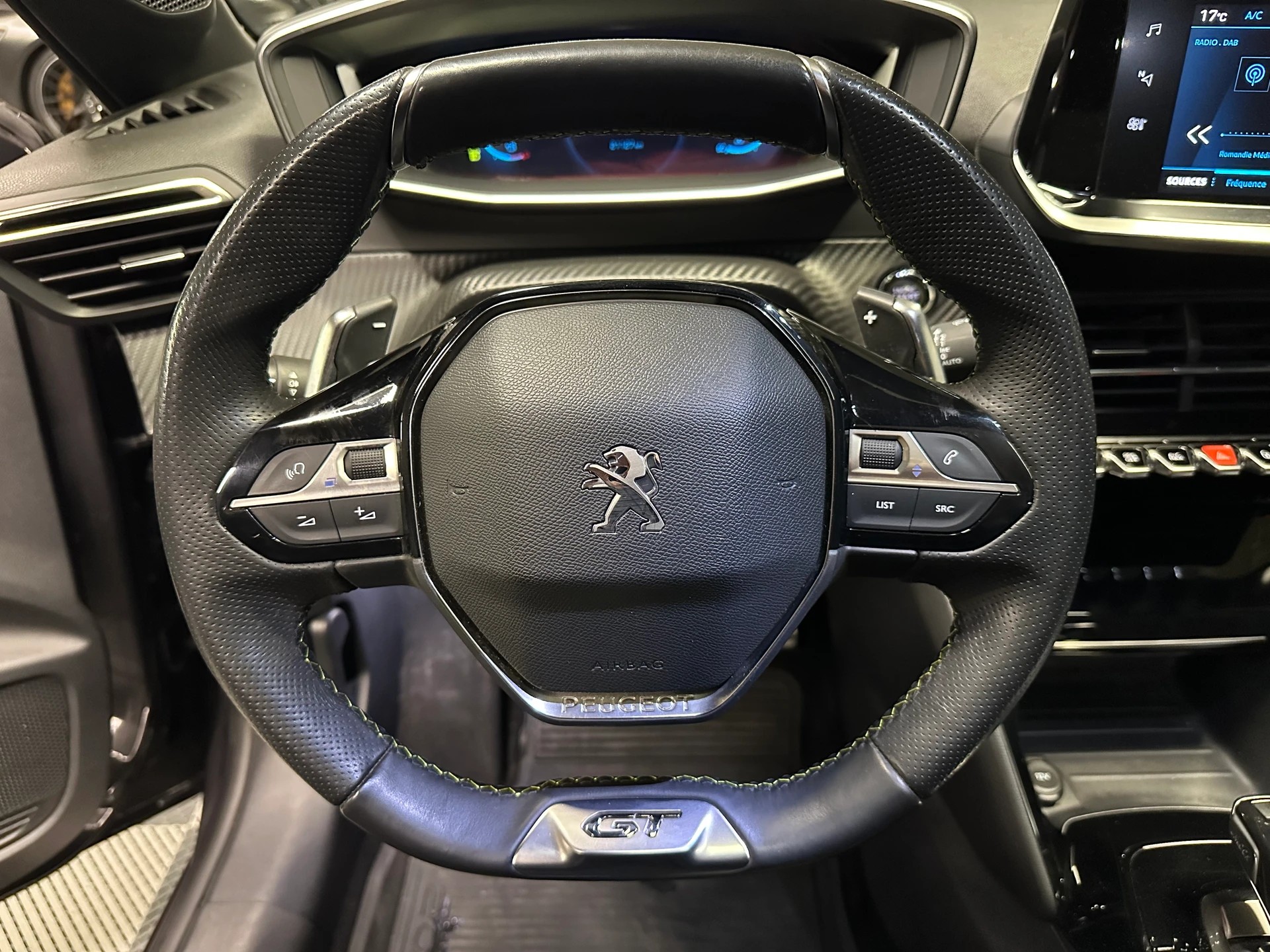 PEUGEOT 208 1.2 PureTech GT Line EAT8-image-10