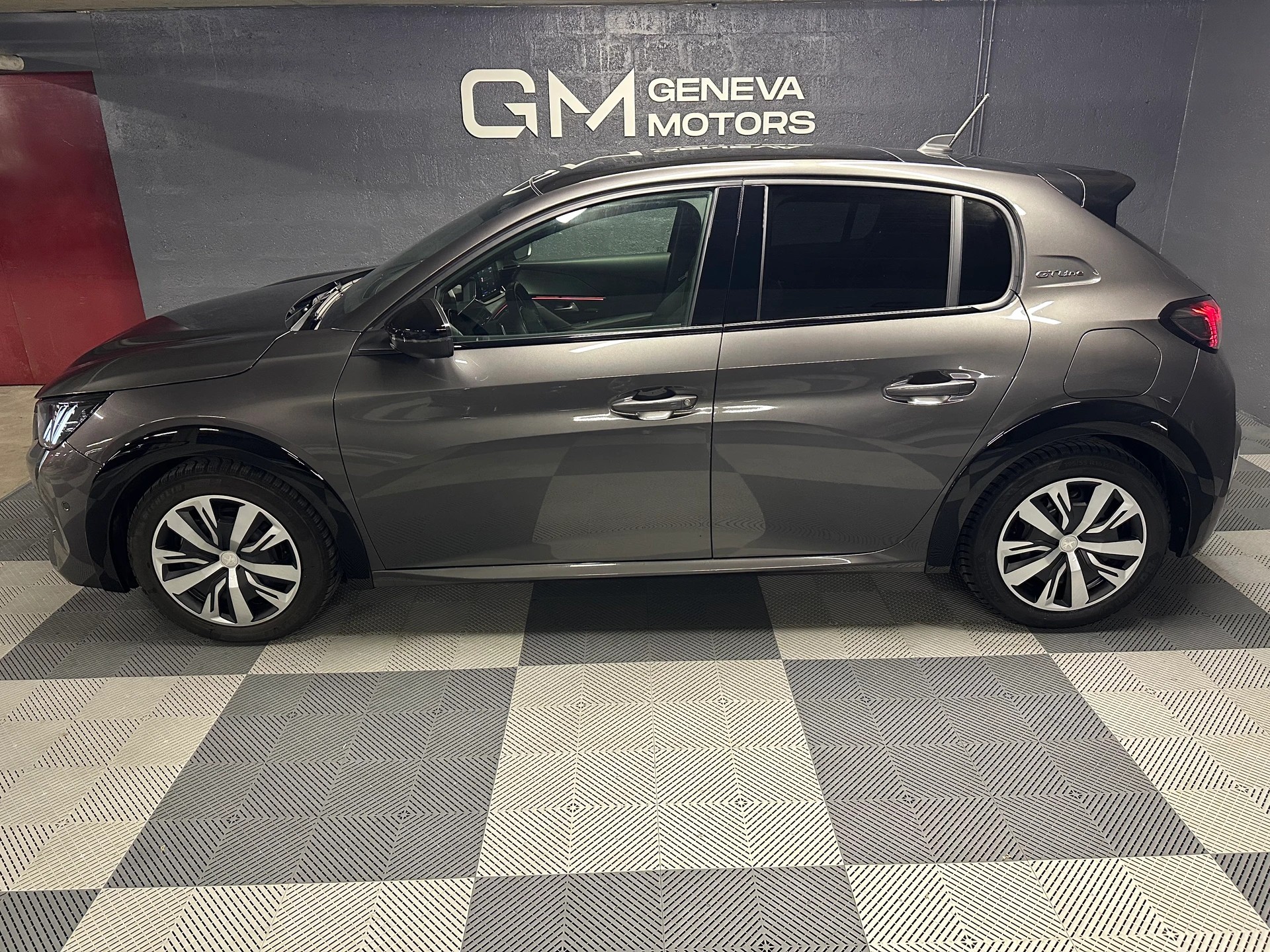 PEUGEOT 208 1.2 PureTech GT Line EAT8-image-6