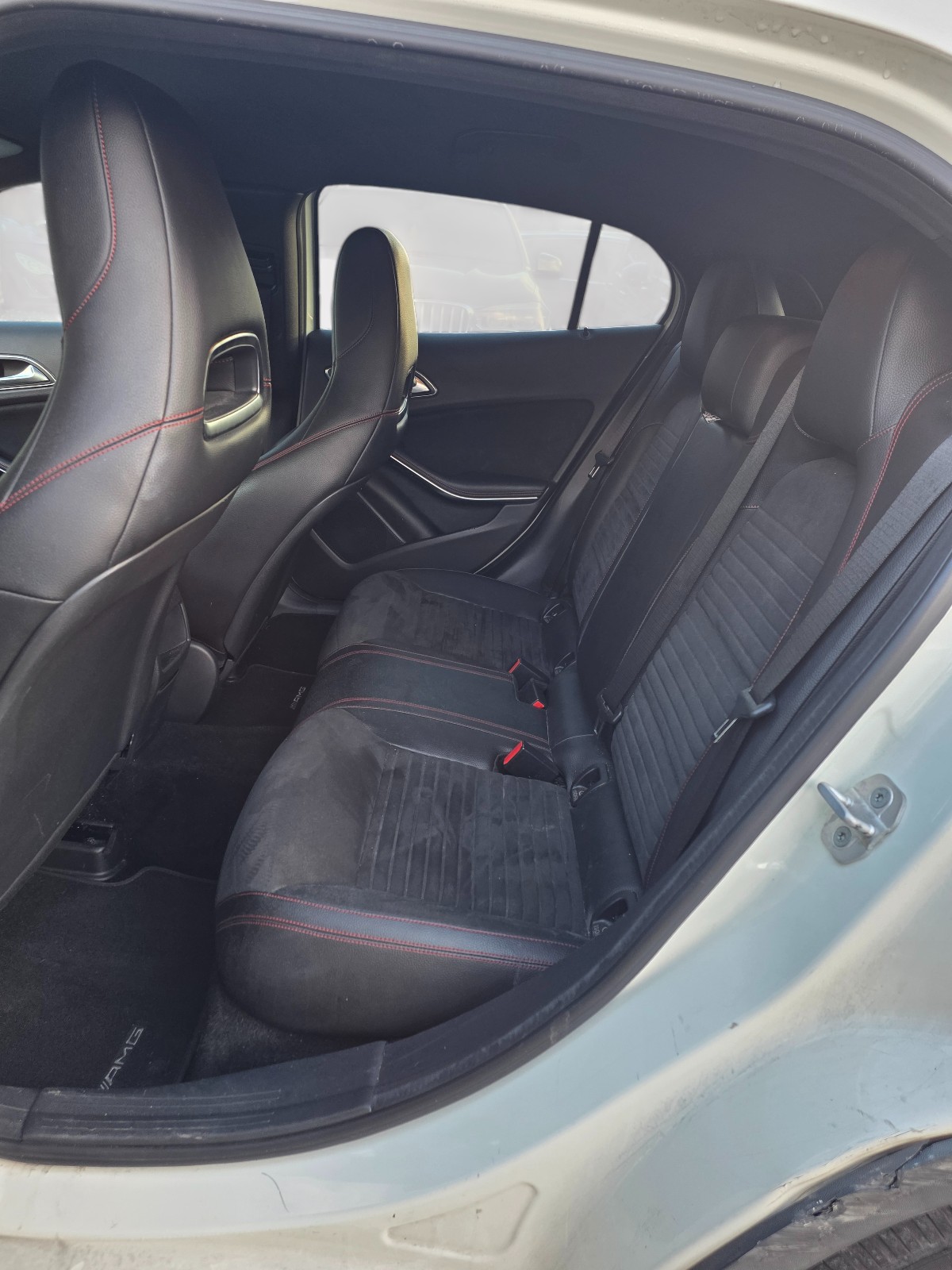 MERCEDES-BENZ GLA 220 CDI AMG Line 7G-DCT-image-13