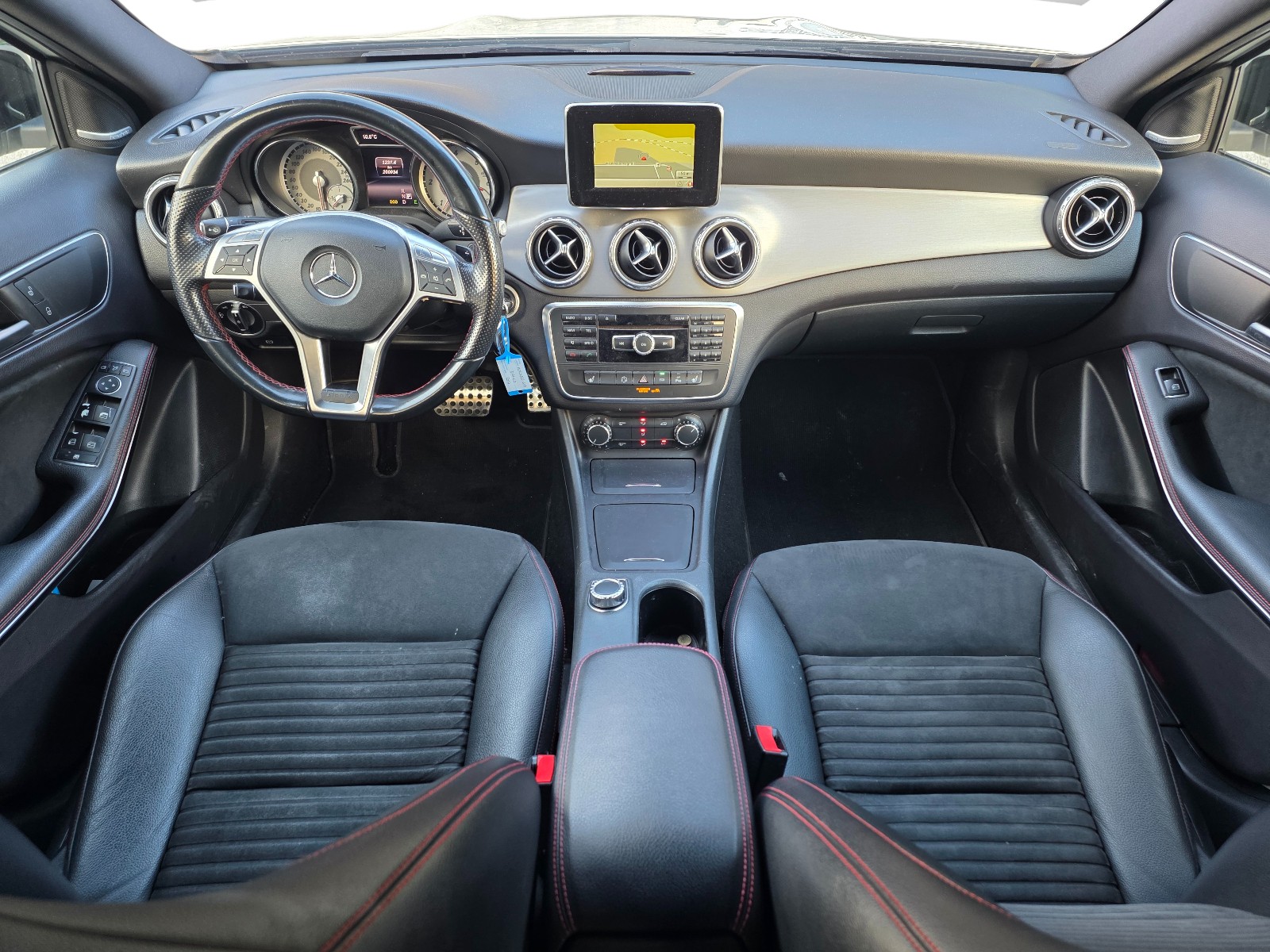 MERCEDES-BENZ GLA 220 CDI AMG Line 7G-DCT-image-9