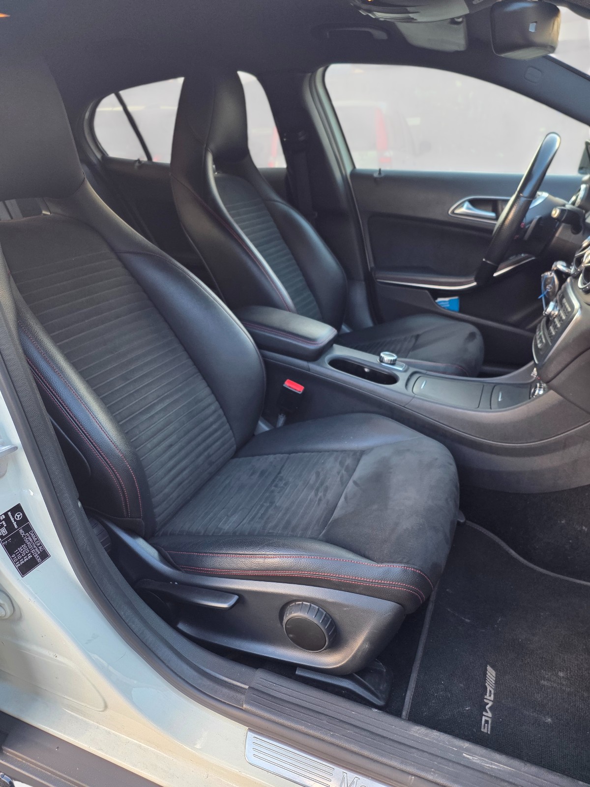 MERCEDES-BENZ GLA 220 CDI AMG Line 7G-DCT-image-15