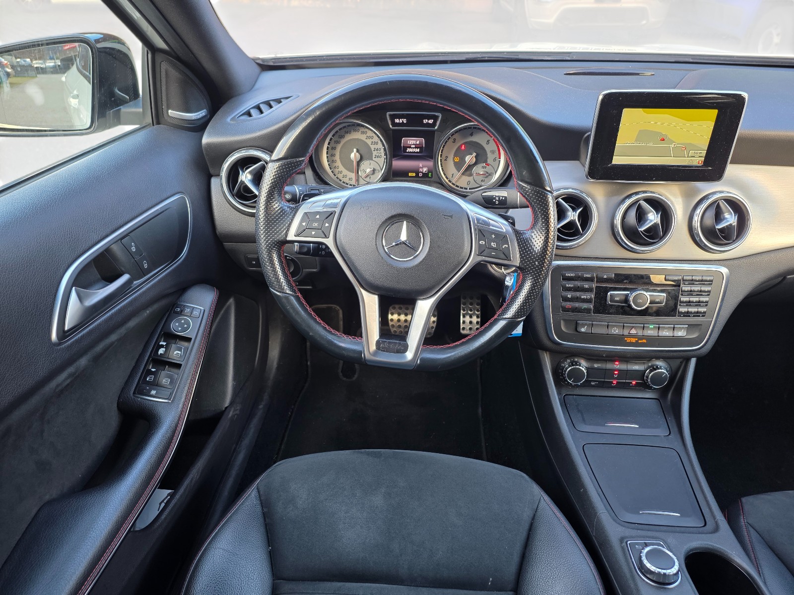 MERCEDES-BENZ GLA 220 CDI AMG Line 7G-DCT-image-10