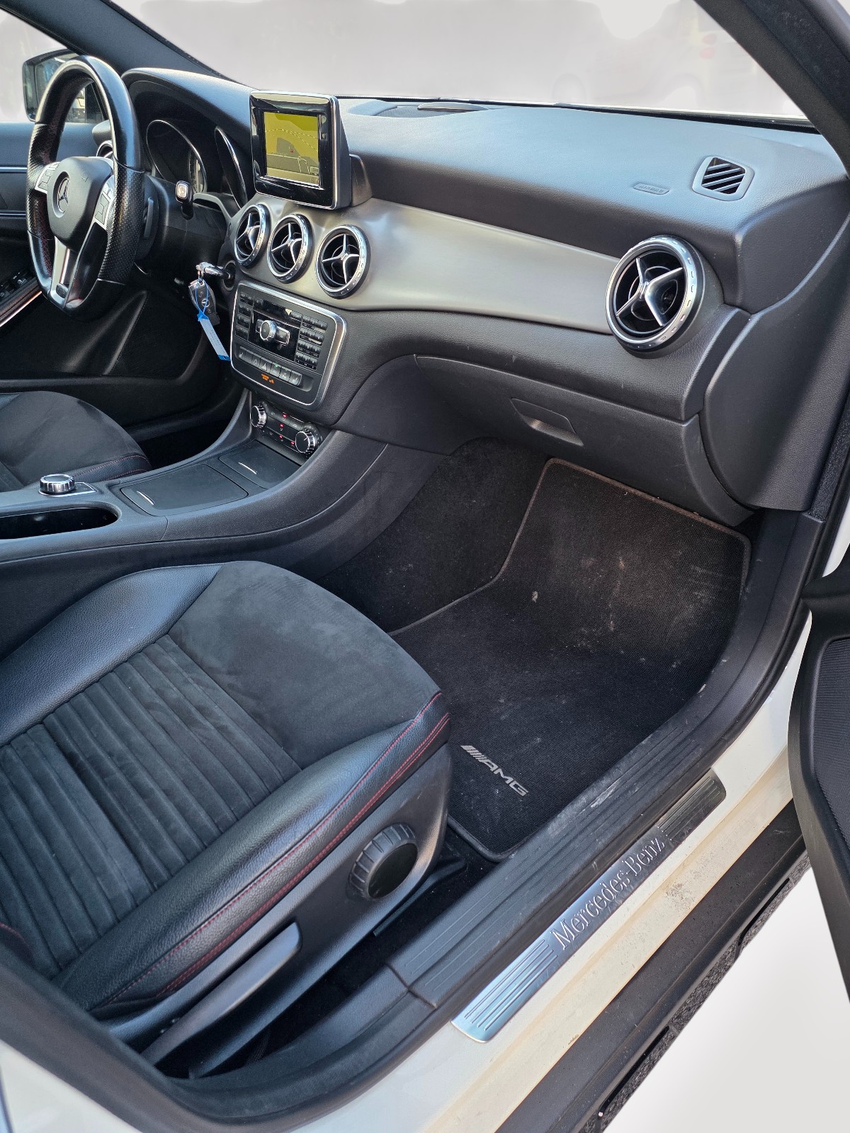 MERCEDES-BENZ GLA 220 CDI AMG Line 7G-DCT-image-14