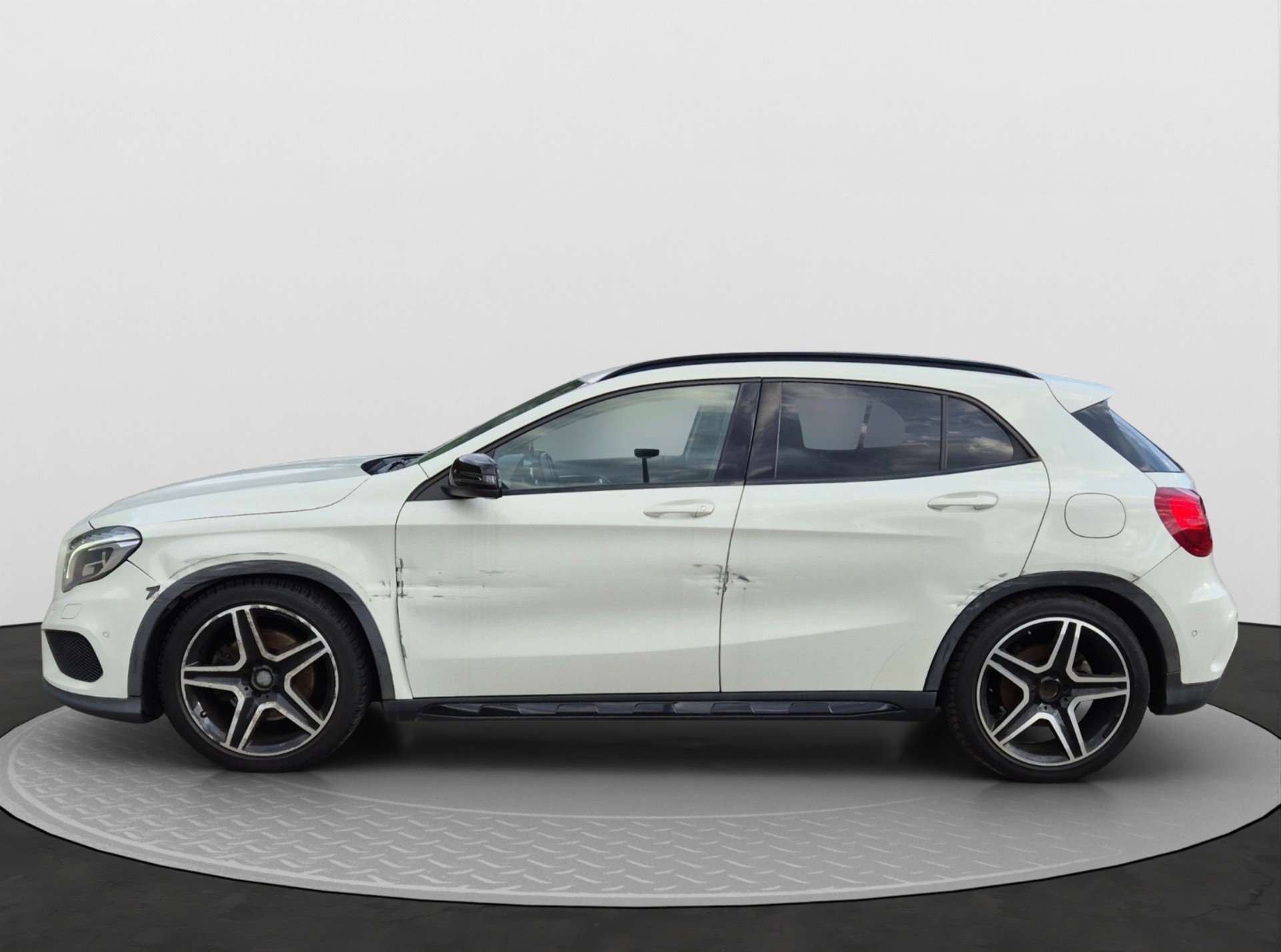 MERCEDES-BENZ GLA 220 CDI AMG Line 7G-DCT-image-7