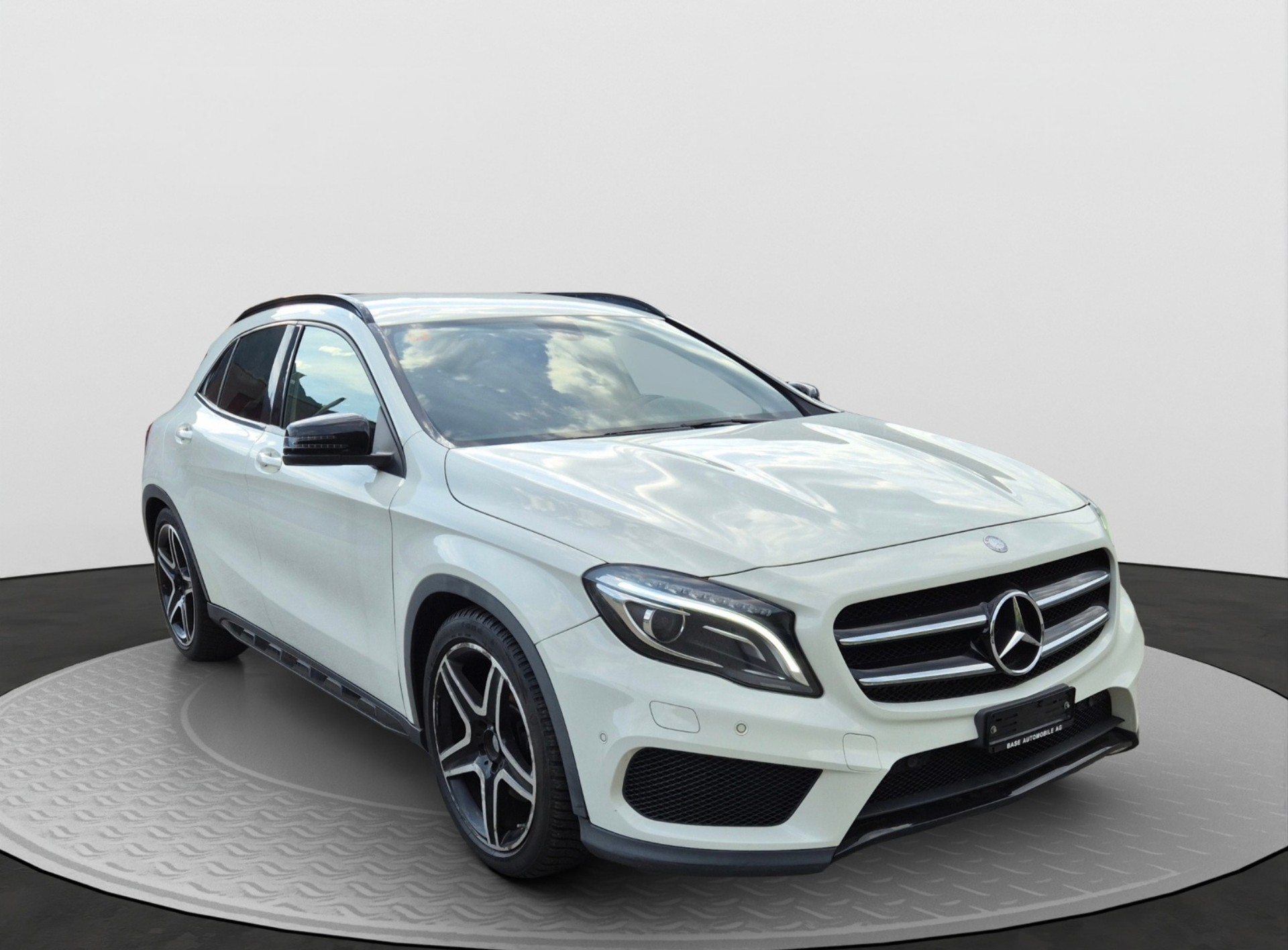 MERCEDES-BENZ GLA 220 CDI AMG Line 7G-DCT-image-2