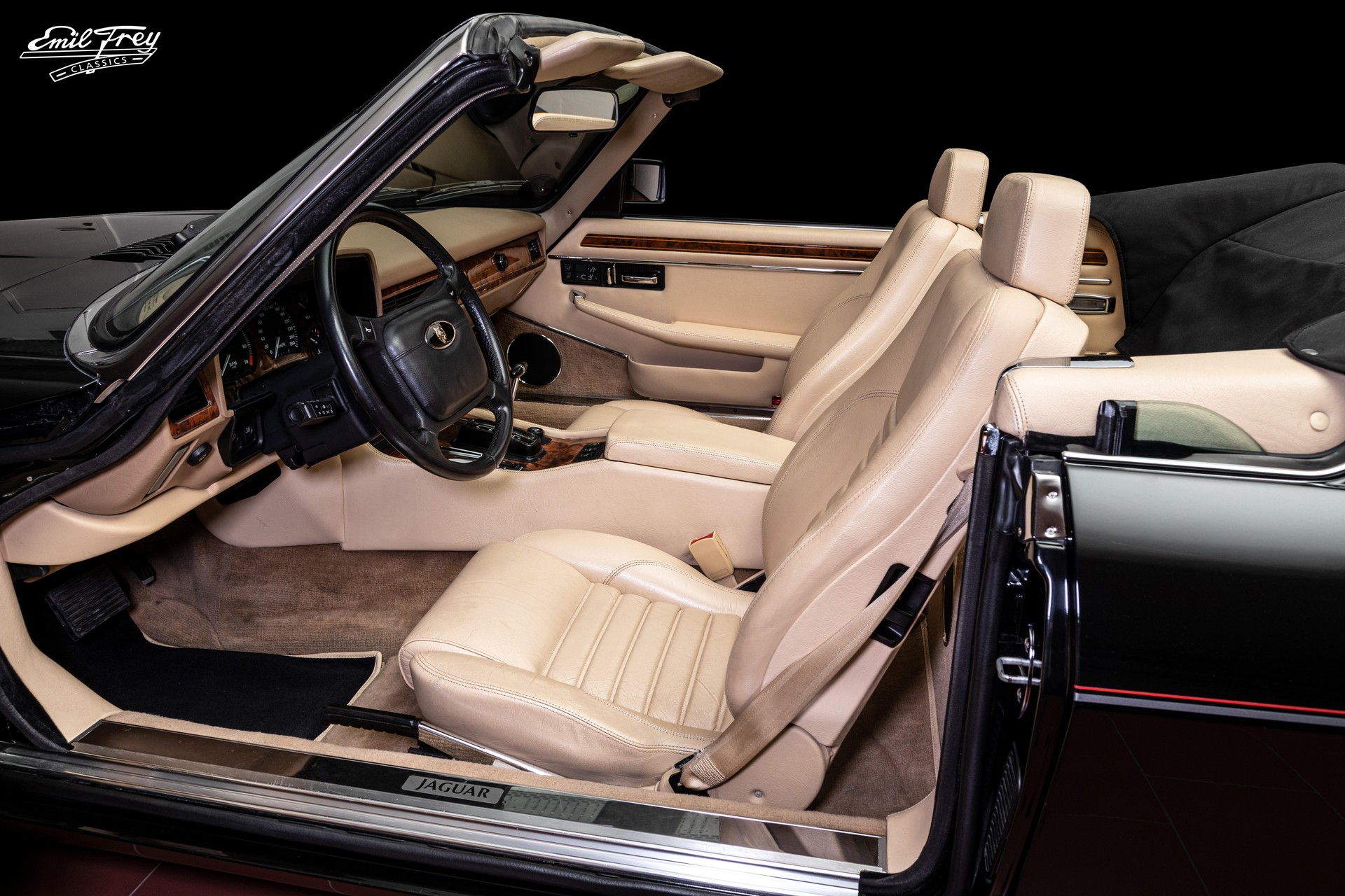 JAGUAR XJS V12 Convertible-image-3
