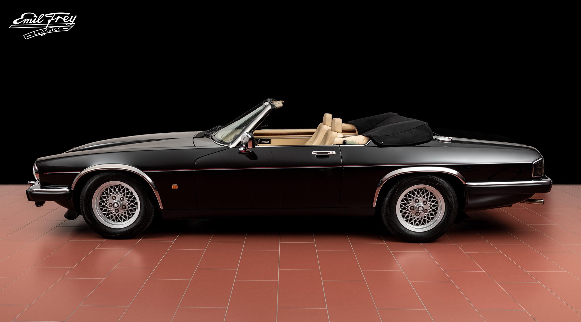 JAGUAR XJS V12 Convertible-image-5