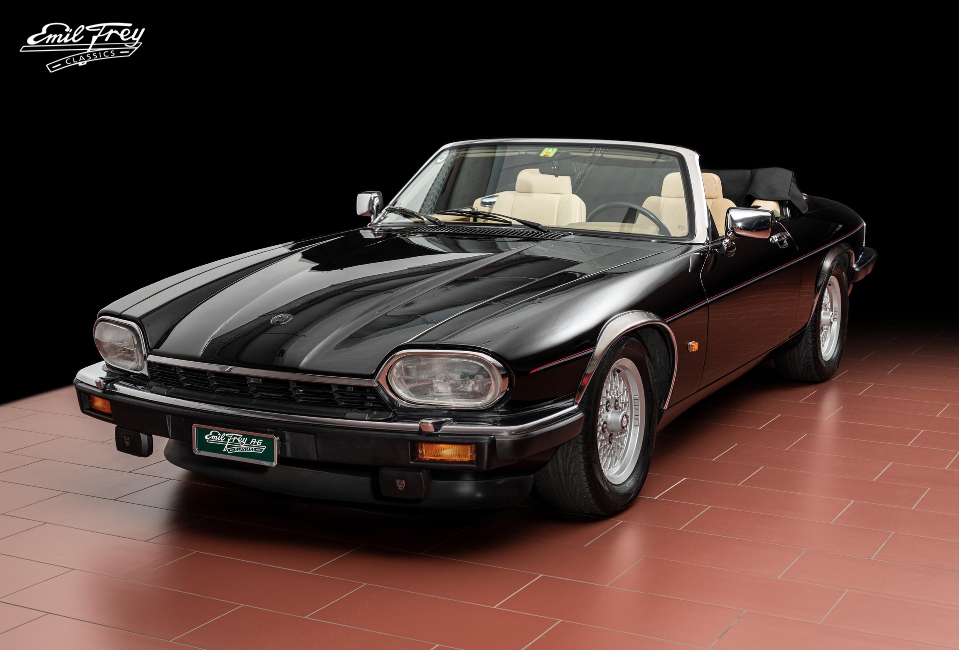 JAGUAR XJS V12 Convertible-image-6