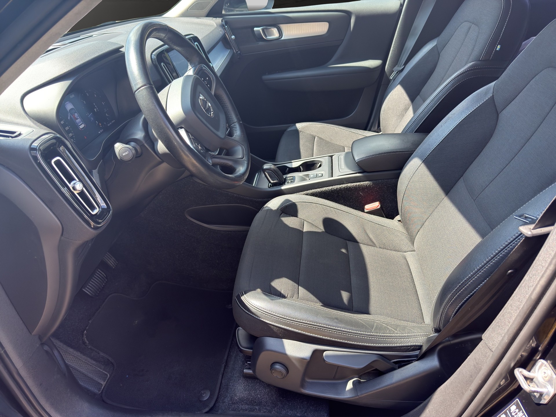 VOLVO XC40 D3 AWD Momentum Geartronic-image-5