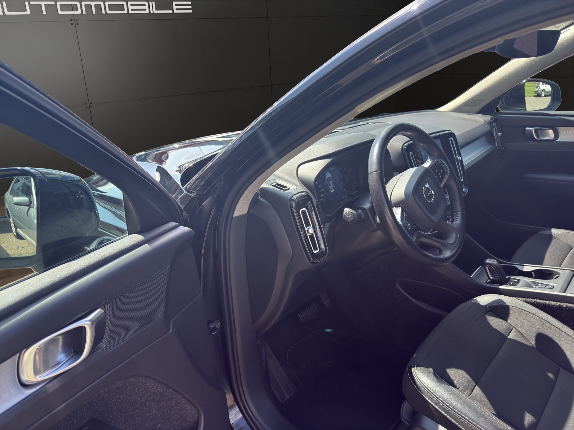 VOLVO XC40 D3 AWD Momentum Geartronic-image-6