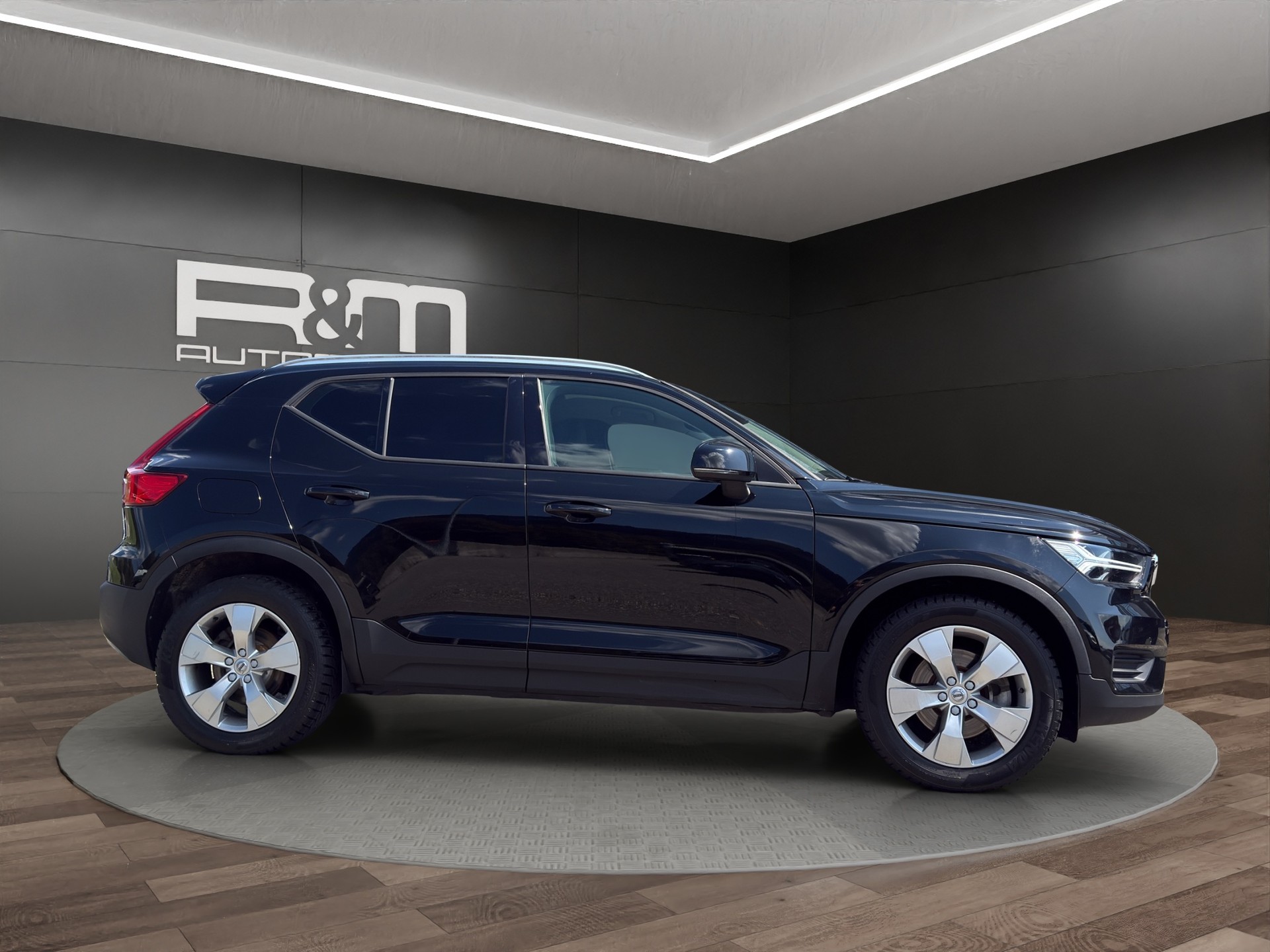 VOLVO XC40 D3 AWD Momentum Geartronic-image-1
