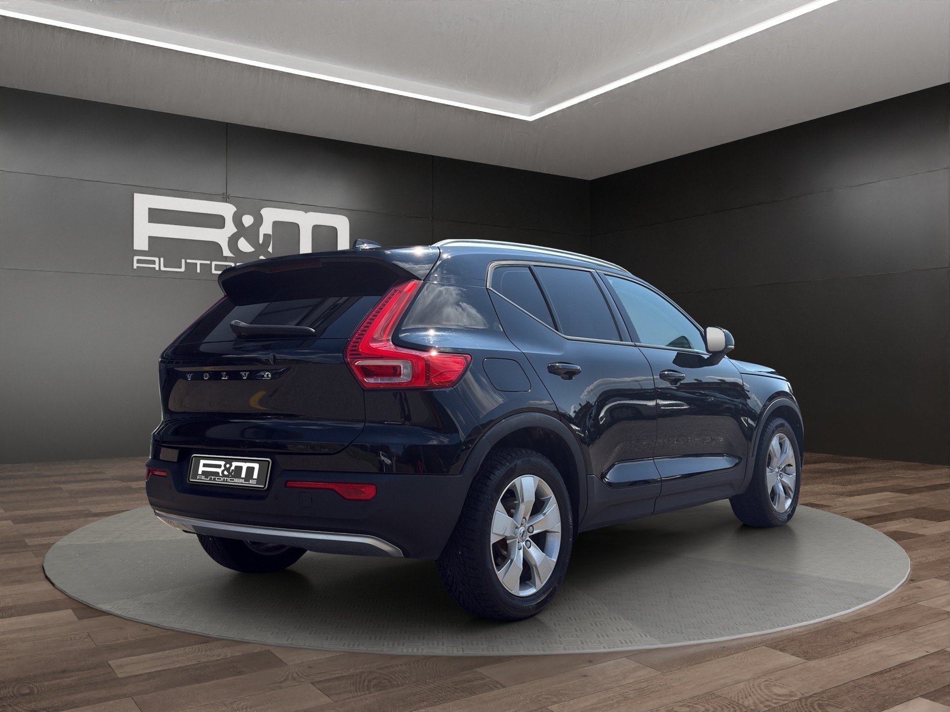 VOLVO XC40 D3 AWD Momentum Geartronic-image-2