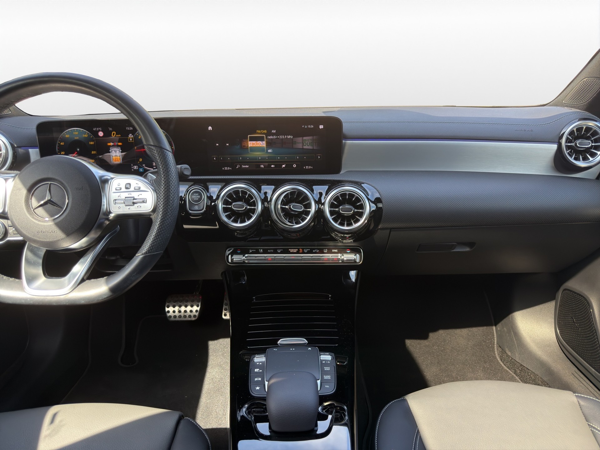 MERCEDES-BENZ CLA Shooting Brake 220 d 4Matic AMG Line-image-13