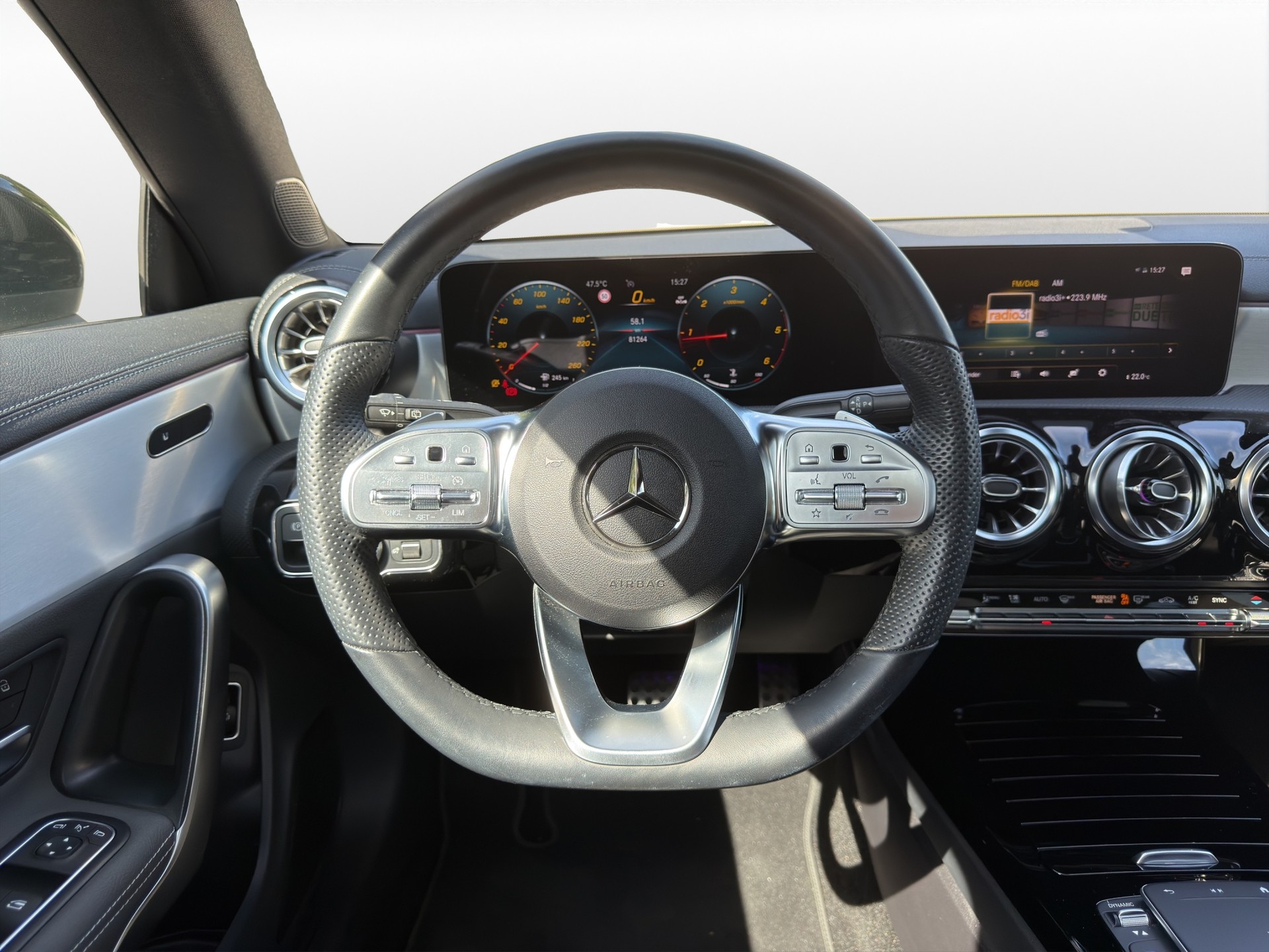 MERCEDES-BENZ CLA Shooting Brake 220 d 4Matic AMG Line-image-12