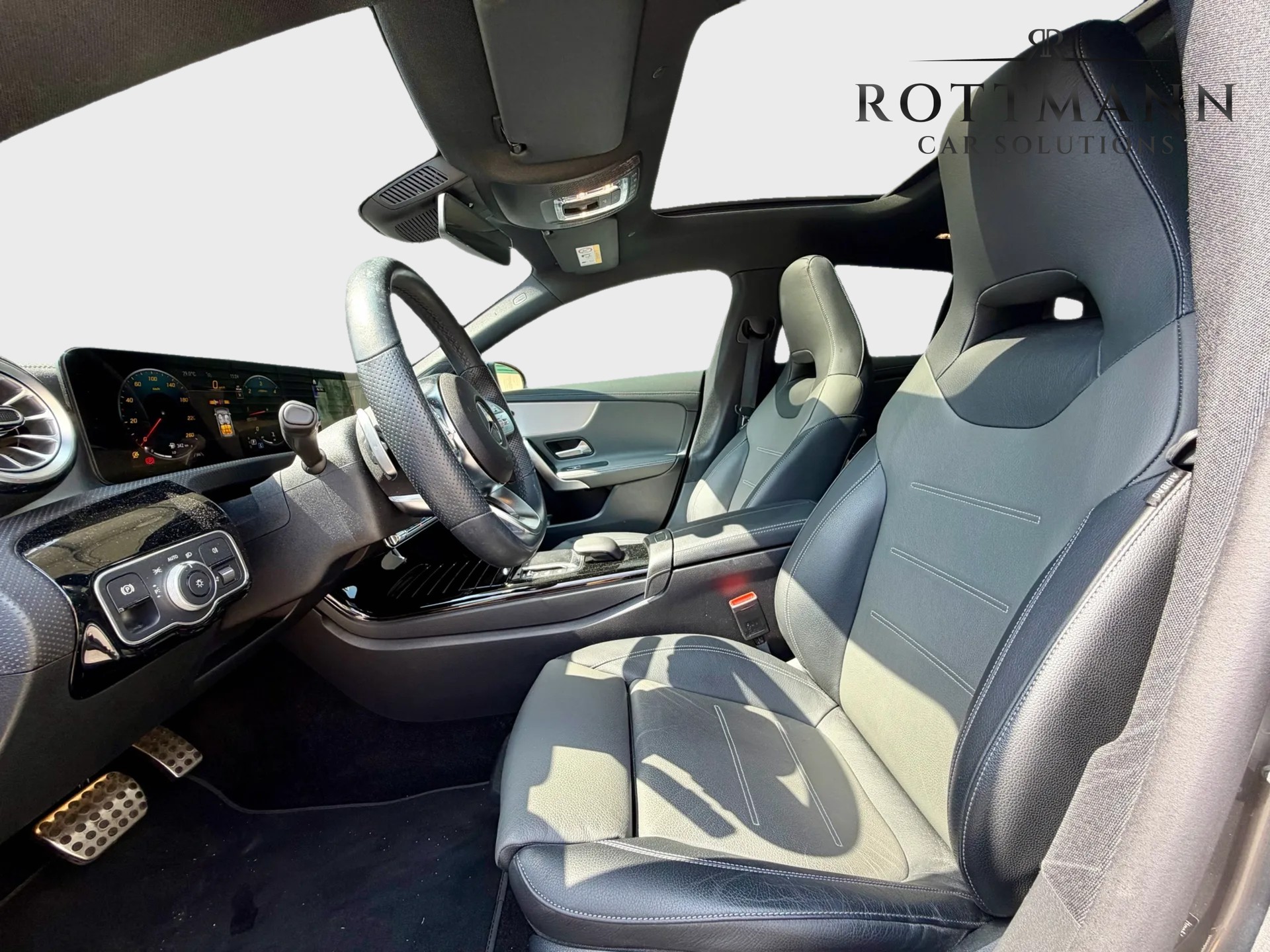MERCEDES-BENZ CLA Shooting Brake 220 d 4Matic AMG Line-image-8