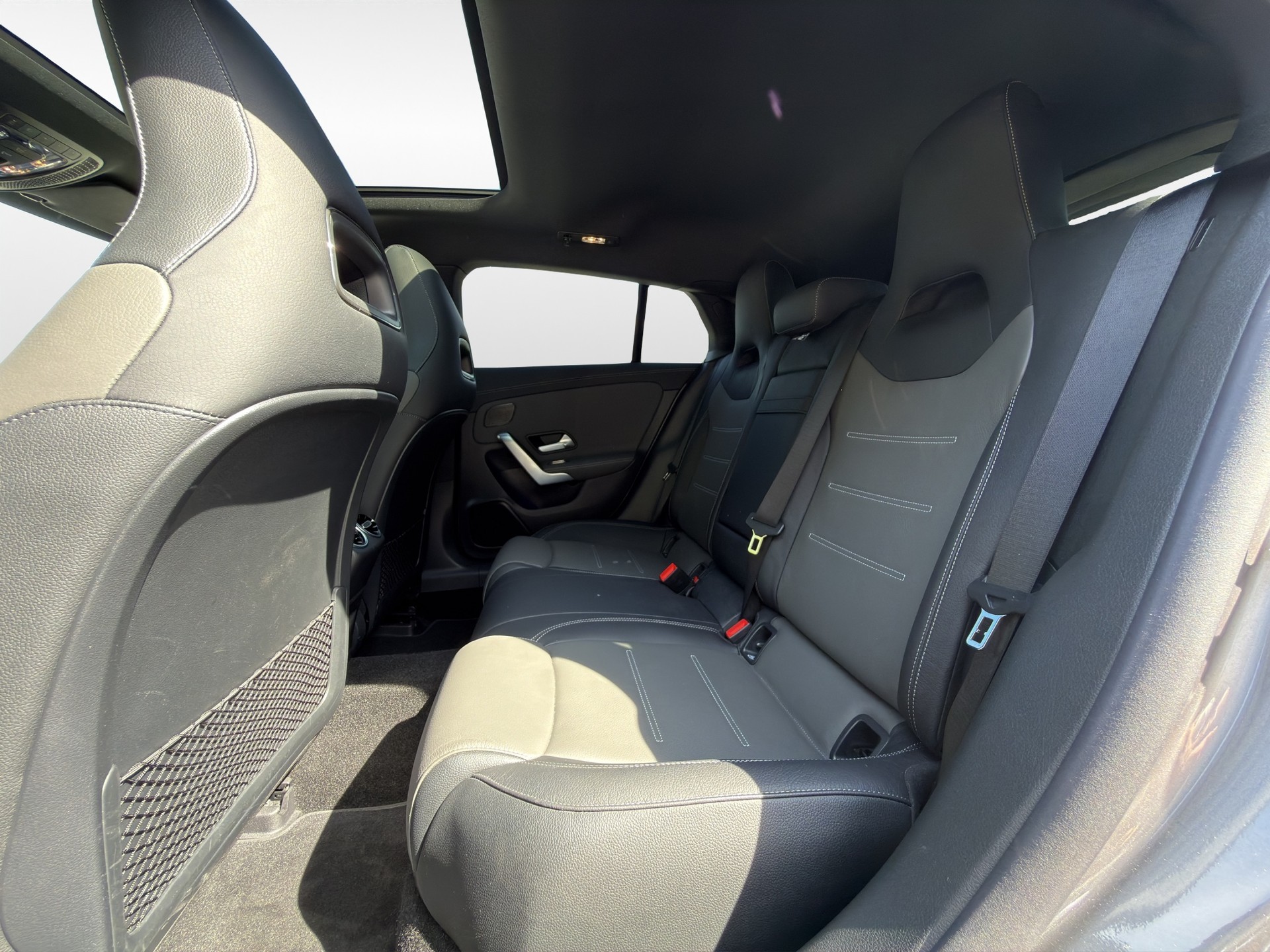 MERCEDES-BENZ CLA Shooting Brake 220 d 4Matic AMG Line-image-11