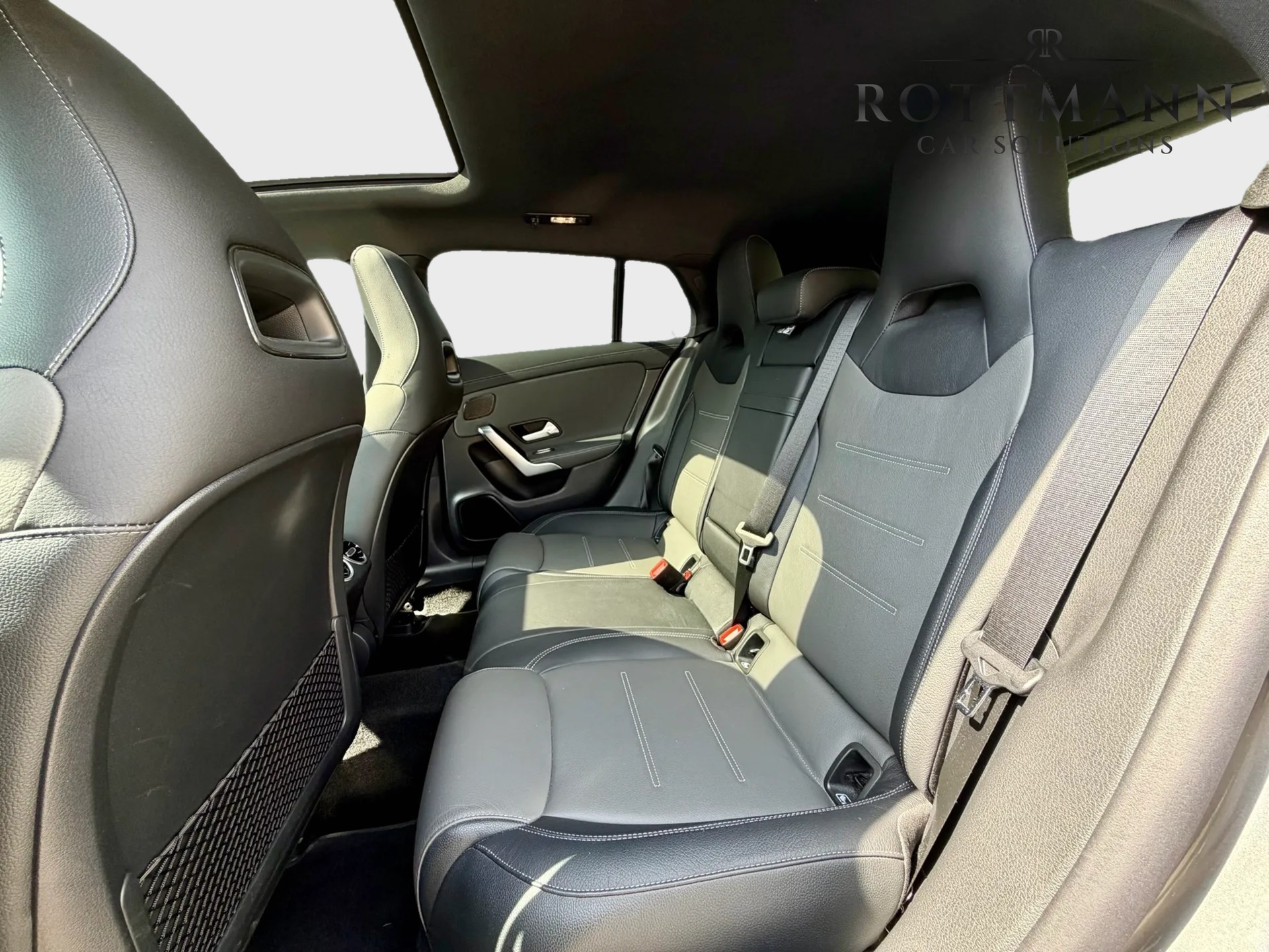 MERCEDES-BENZ CLA Shooting Brake 220 d 4Matic AMG Line-image-11