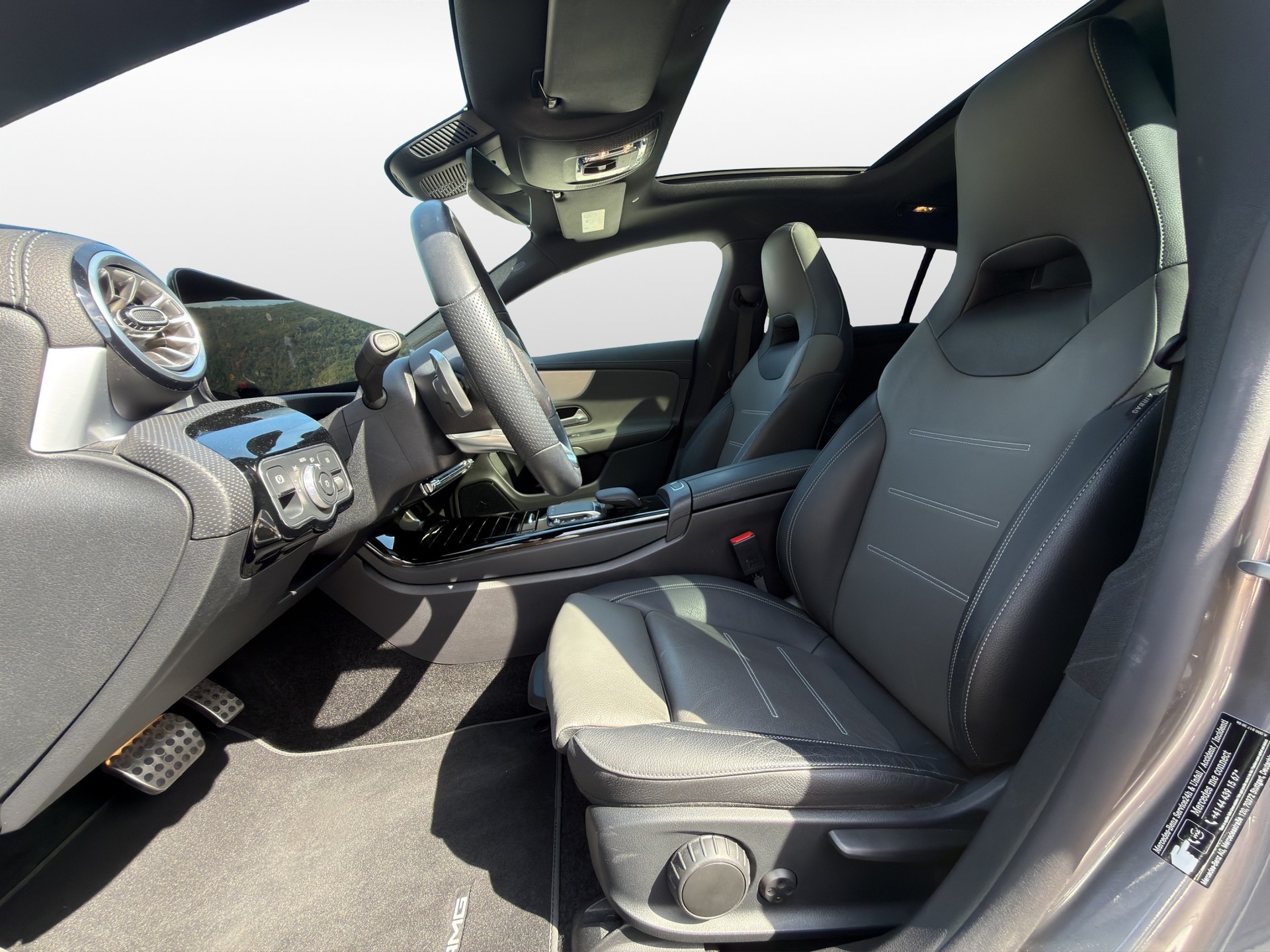 MERCEDES-BENZ CLA Shooting Brake 220 d 4Matic AMG Line-image-8