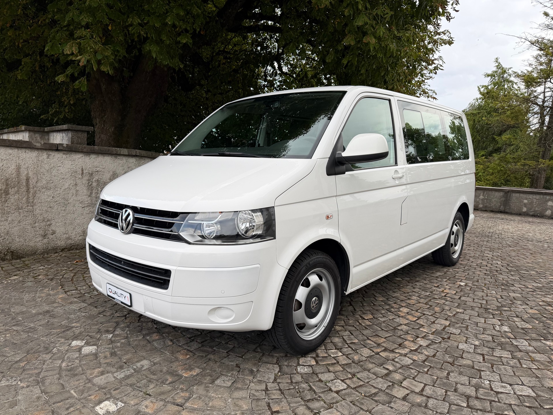VW T5 Caravelle Comfortline 2.0 TDI CR 4Motion Automatik / 1 Hand / Frisch ab MFK / Service gepflegt / 8 Plätzer / Klima / DAB-image-0