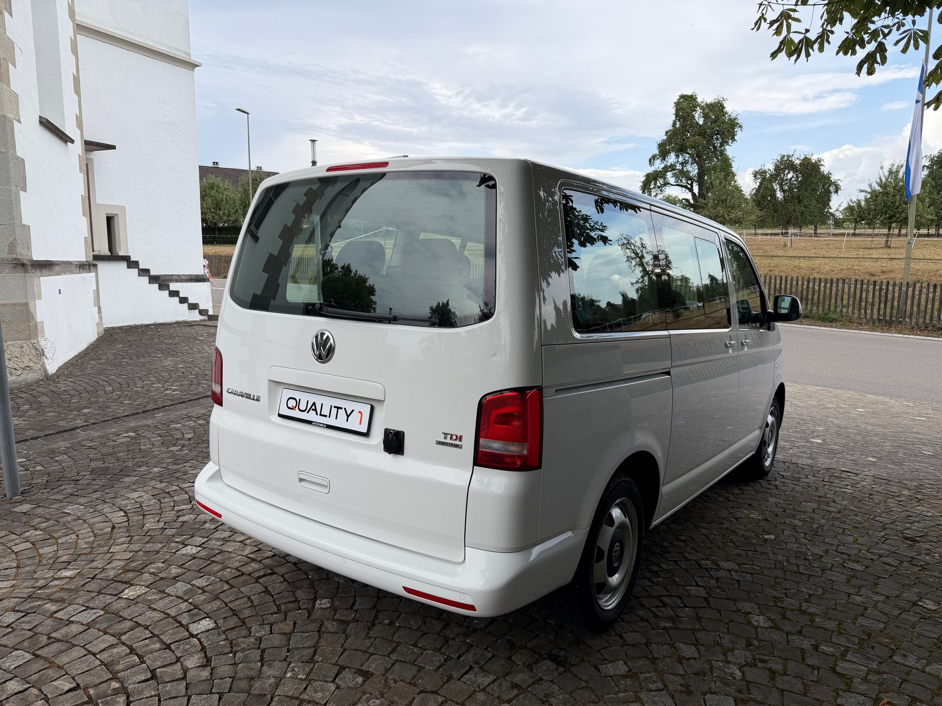VW T5 Caravelle Comfortline 2.0 TDI CR 4Motion Automatik / 1 Hand / Frisch ab MFK / Service gepflegt / 8 Plätzer / Klima / DAB-image-5