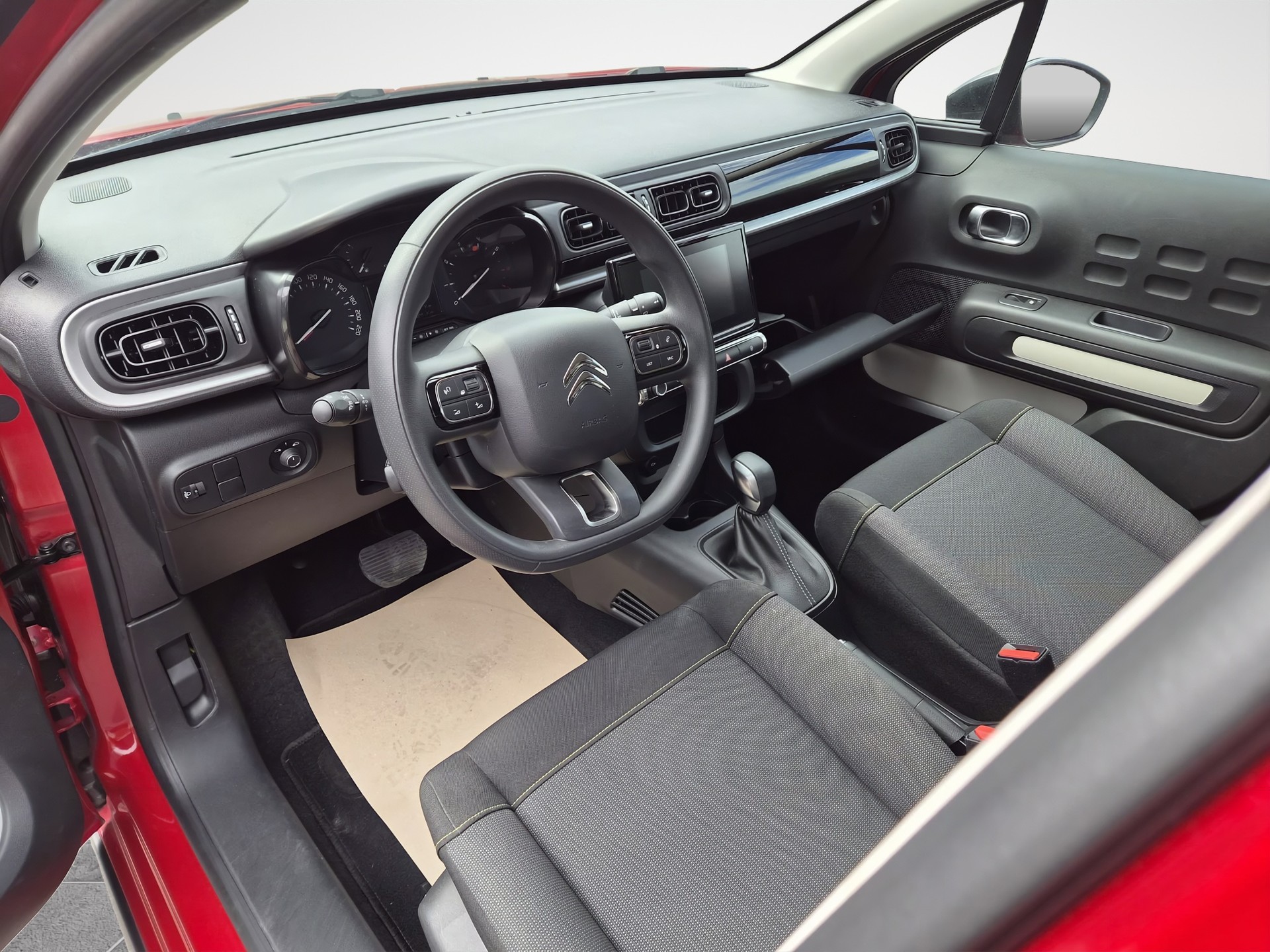 CITROEN C3 1.2i PureTech Swiss Edition EAT6-image-7