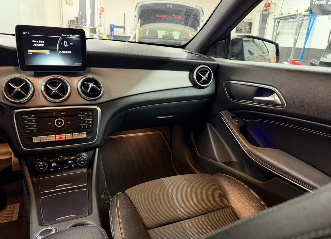 MERCEDES-BENZ CLA 200 Night Star 7G-DCT-image-5