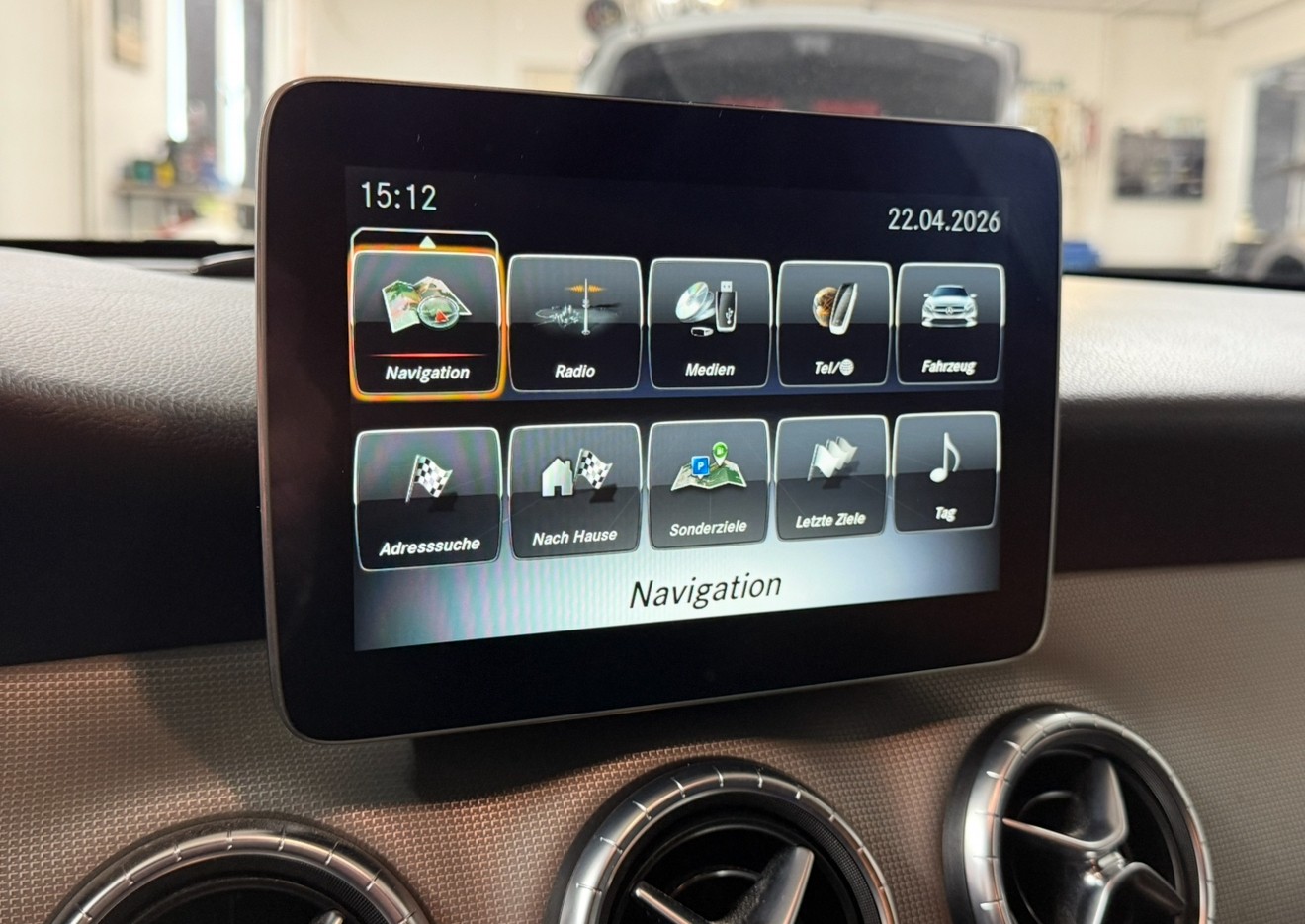 MERCEDES-BENZ CLA 200 Night Star 7G-DCT-image-10