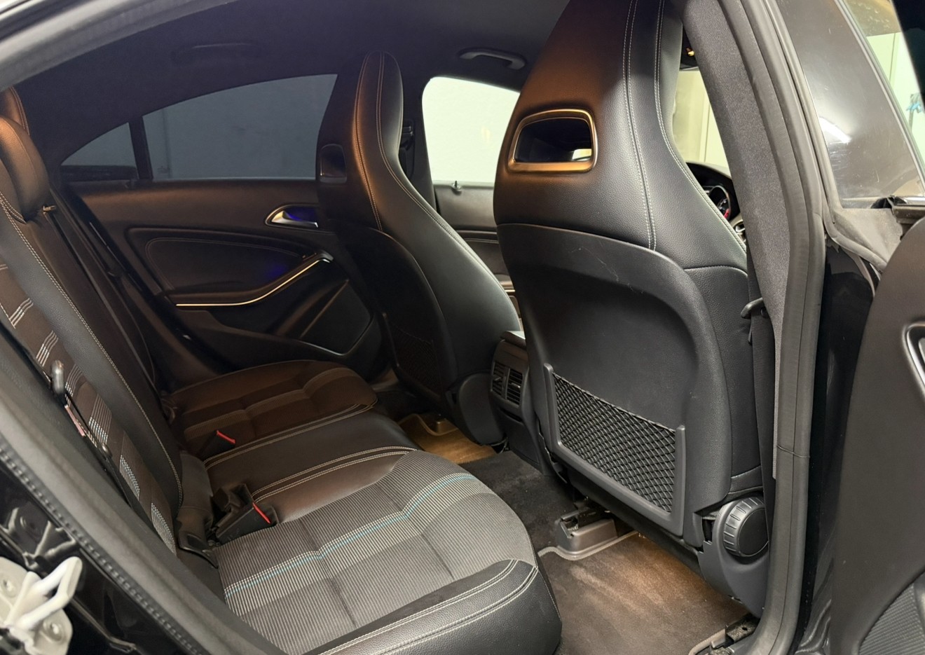MERCEDES-BENZ CLA 200 Night Star 7G-DCT-image-9