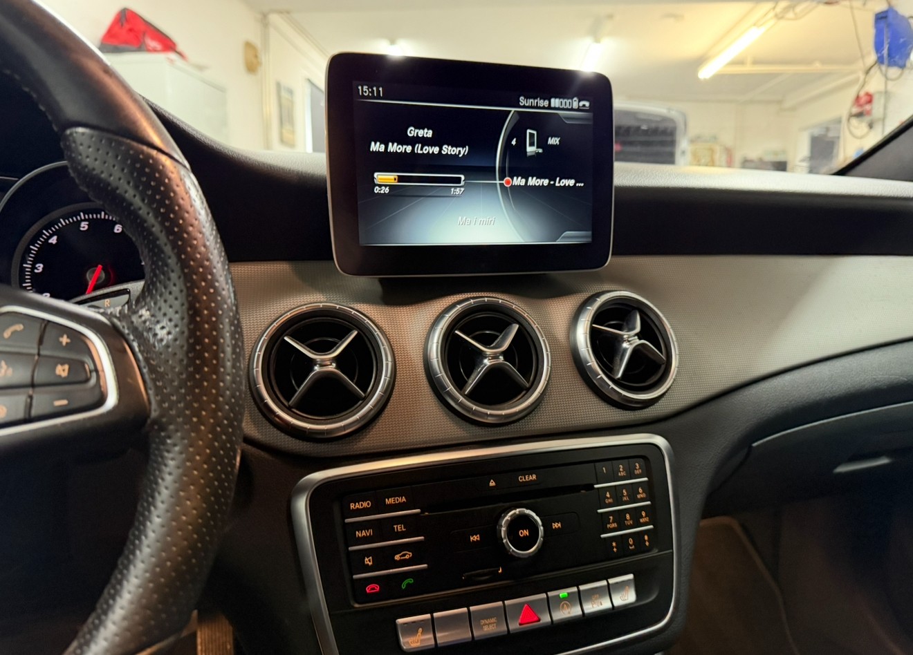 MERCEDES-BENZ CLA 200 Night Star 7G-DCT-image-11