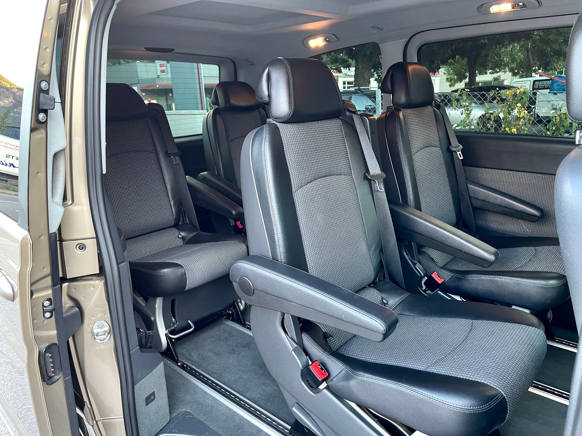 MERCEDES-BENZ Viano 3.0 CDI Blue Efficiency Ambiente A-image-9
