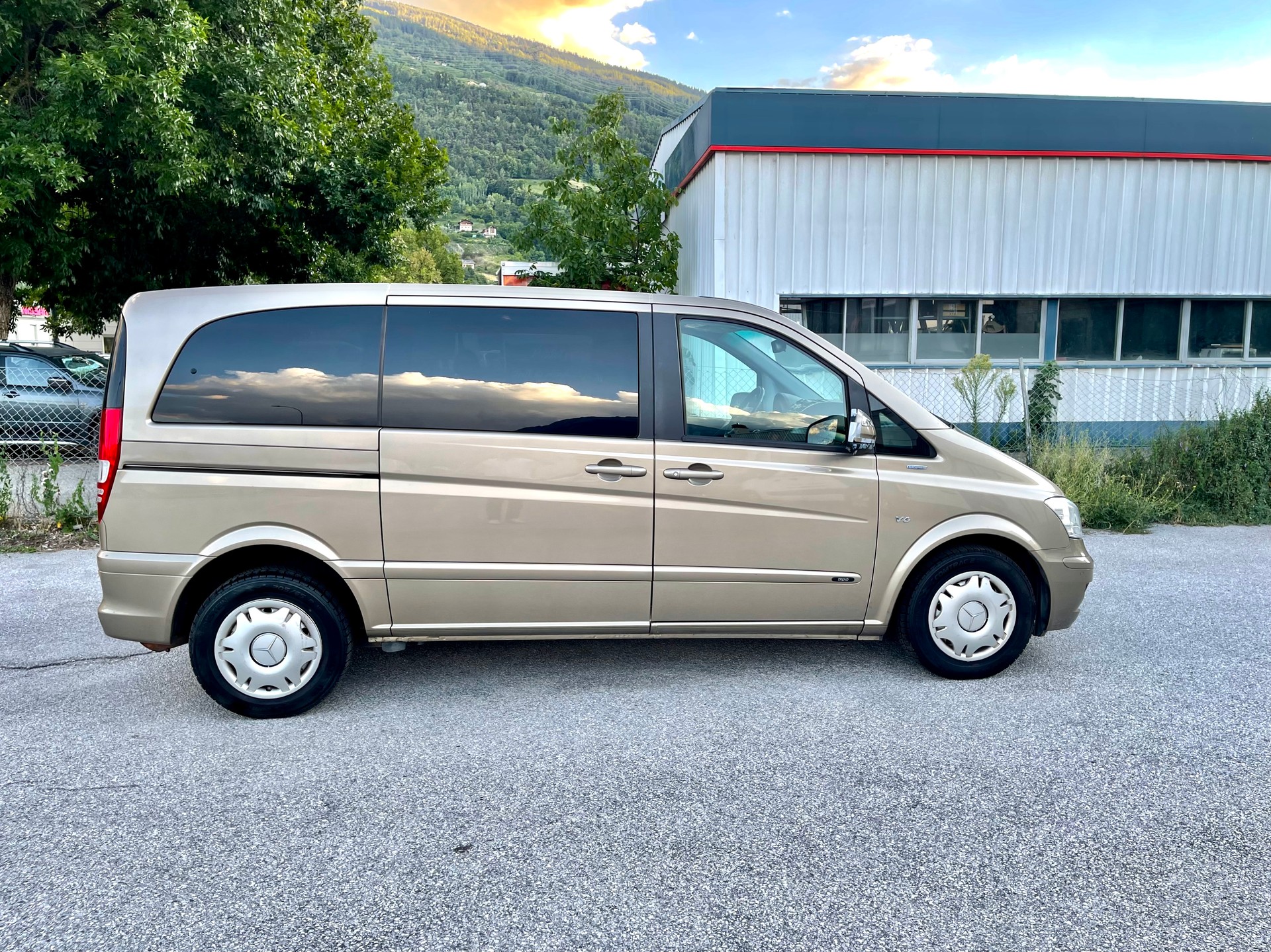 MERCEDES-BENZ Viano 3.0 CDI Blue Efficiency Ambiente A-image-12