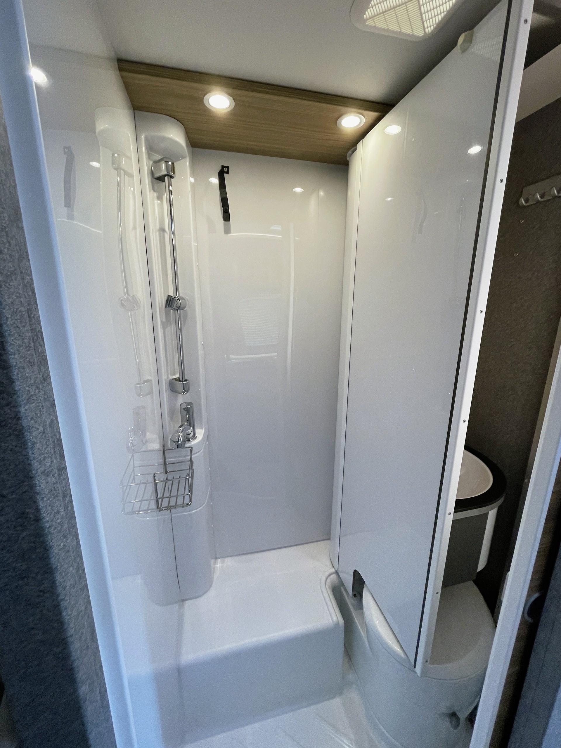 DETHLEFFS Globebus Performance 4x4 auf Basis VW Crafter-image-17