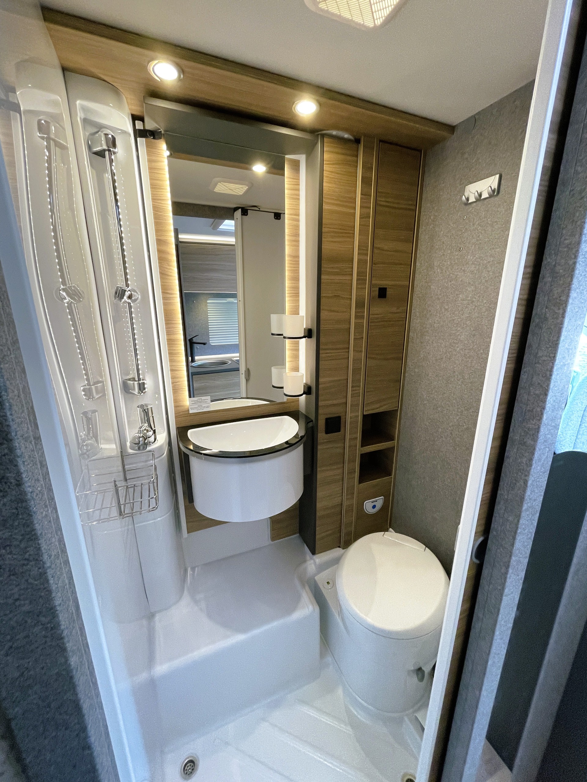 DETHLEFFS Globebus Performance 4x4 auf Basis VW Crafter-image-15