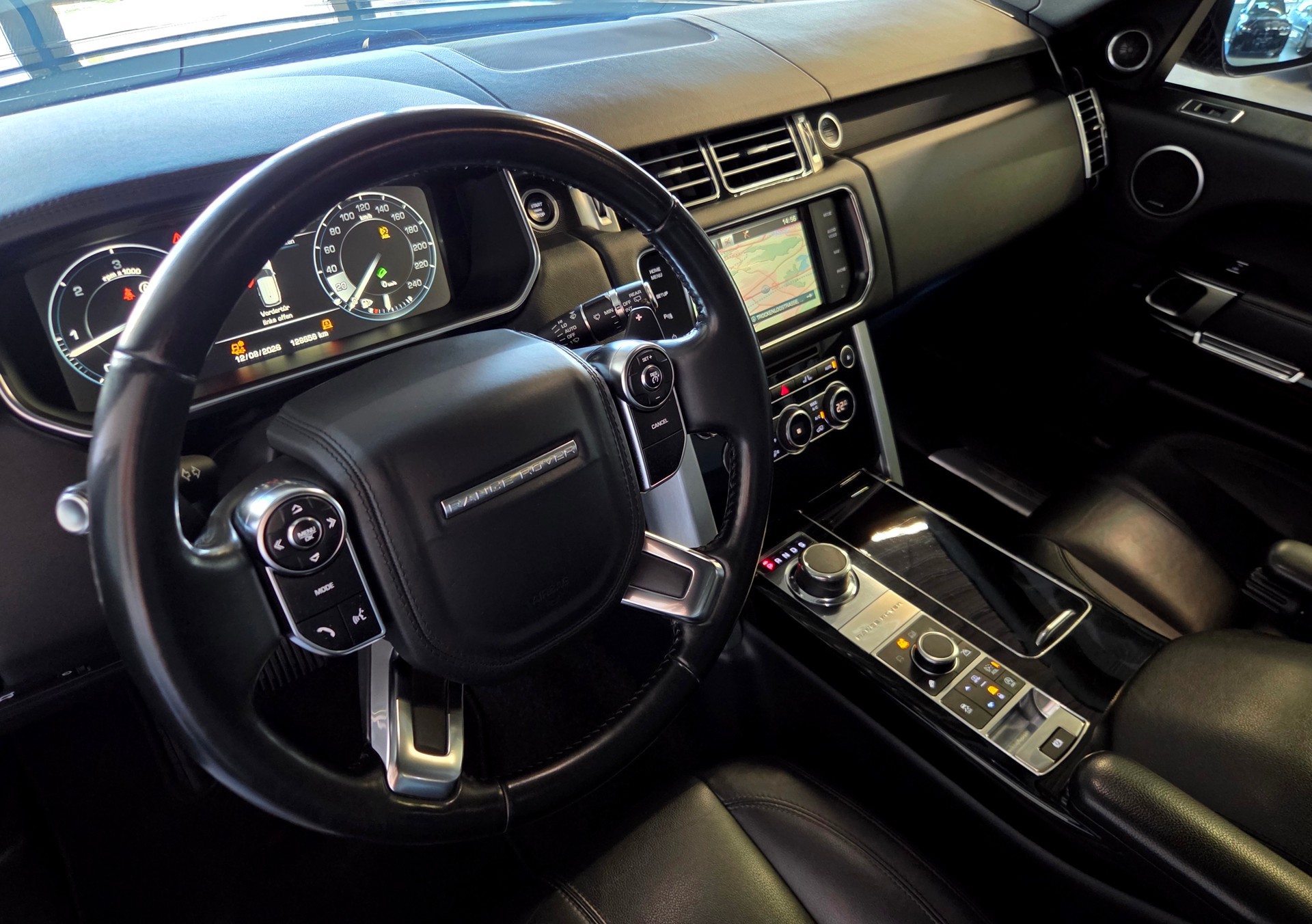 LAND ROVER Range Rover 3.0 TDV6 HSE-image-10