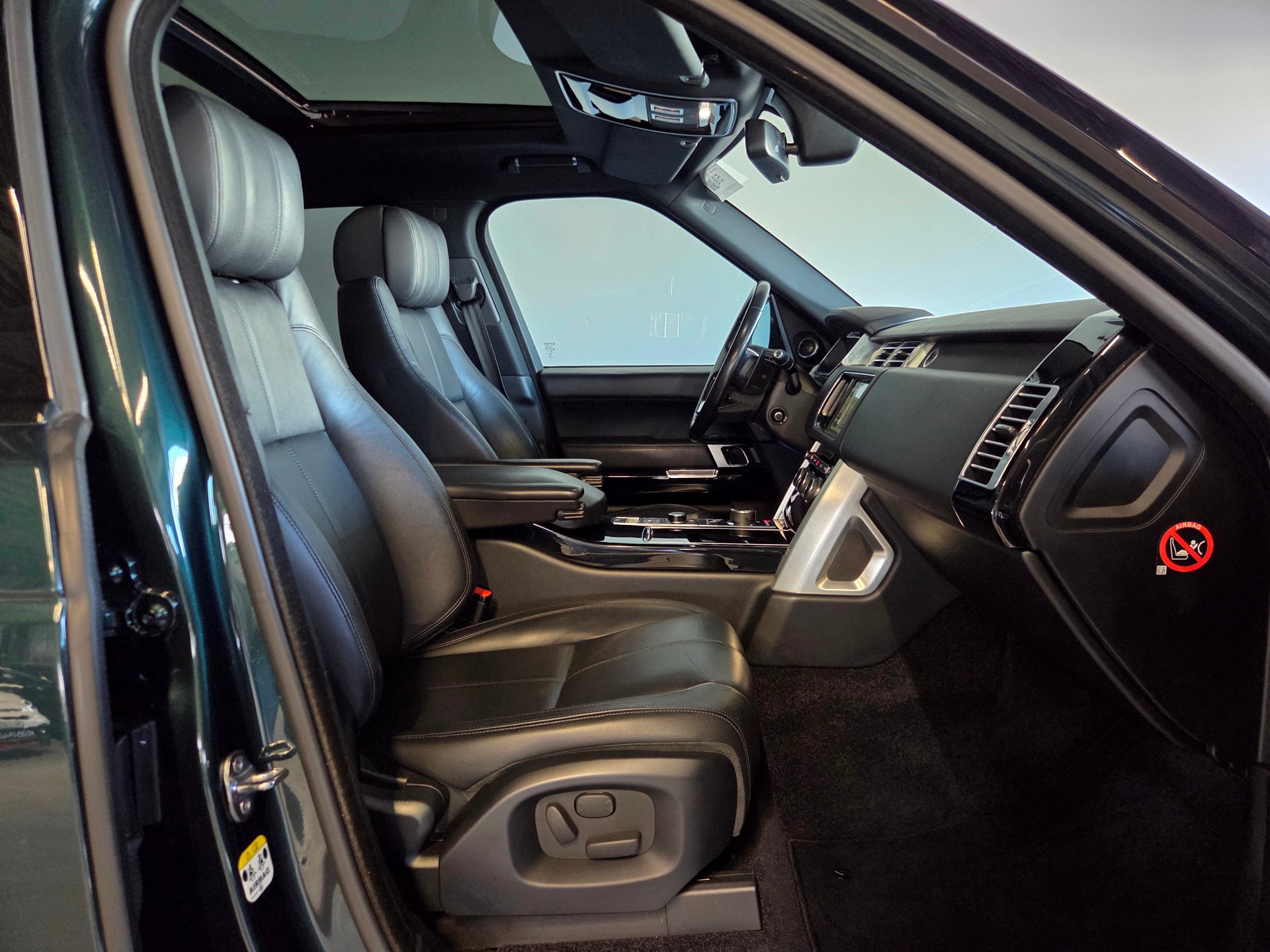 LAND ROVER Range Rover 3.0 TDV6 HSE-image-19