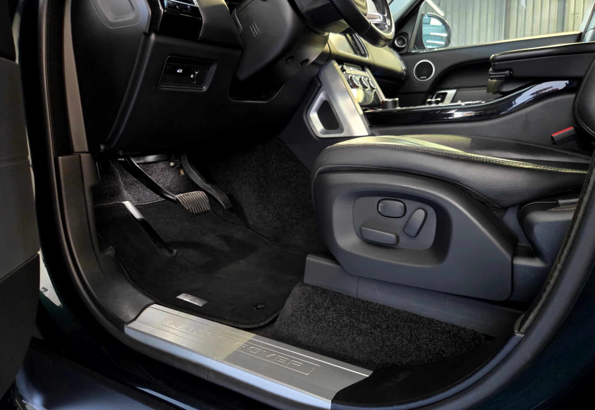 LAND ROVER Range Rover 3.0 TDV6 HSE-image-11