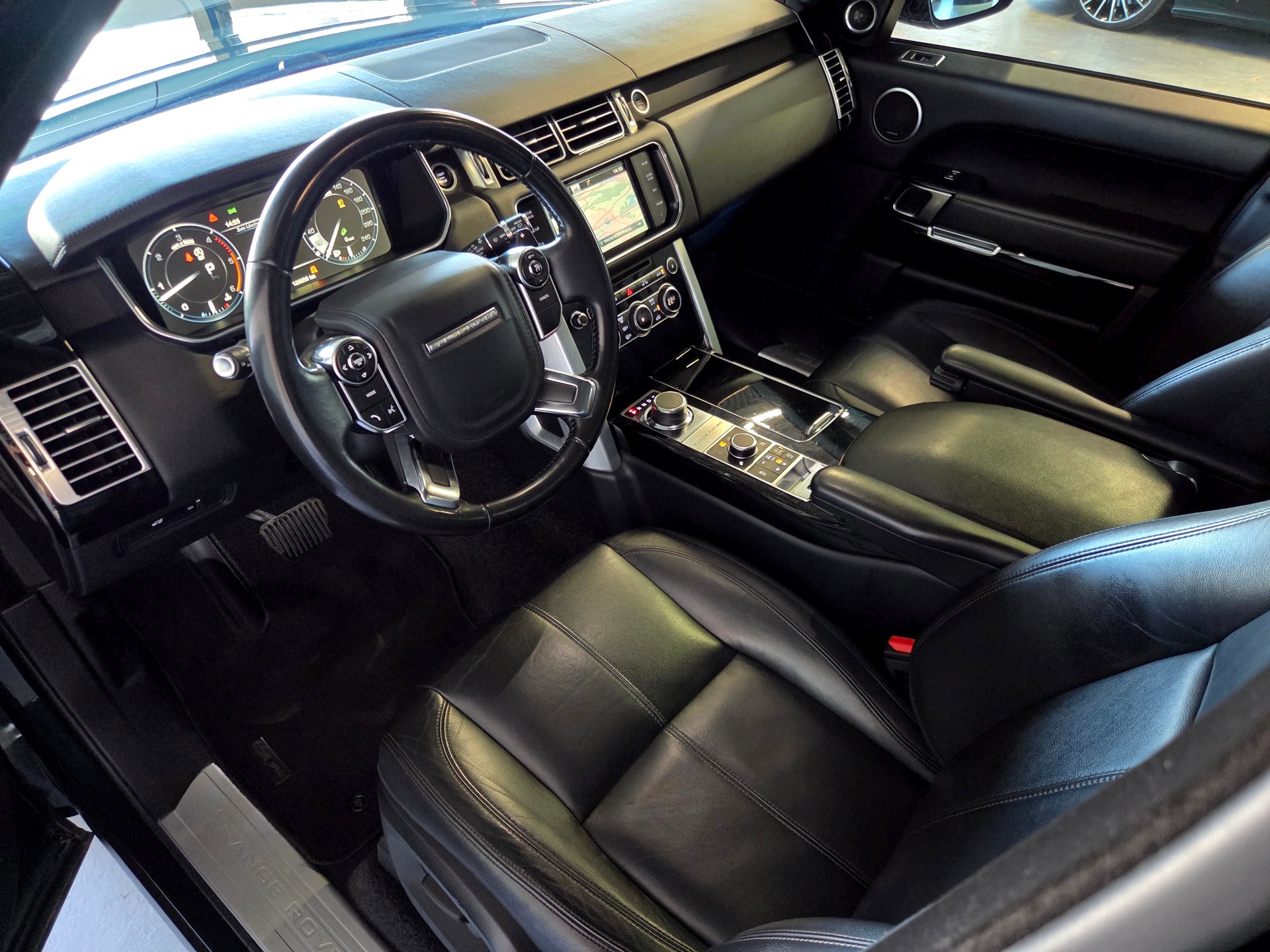 LAND ROVER Range Rover 3.0 TDV6 HSE-image-3